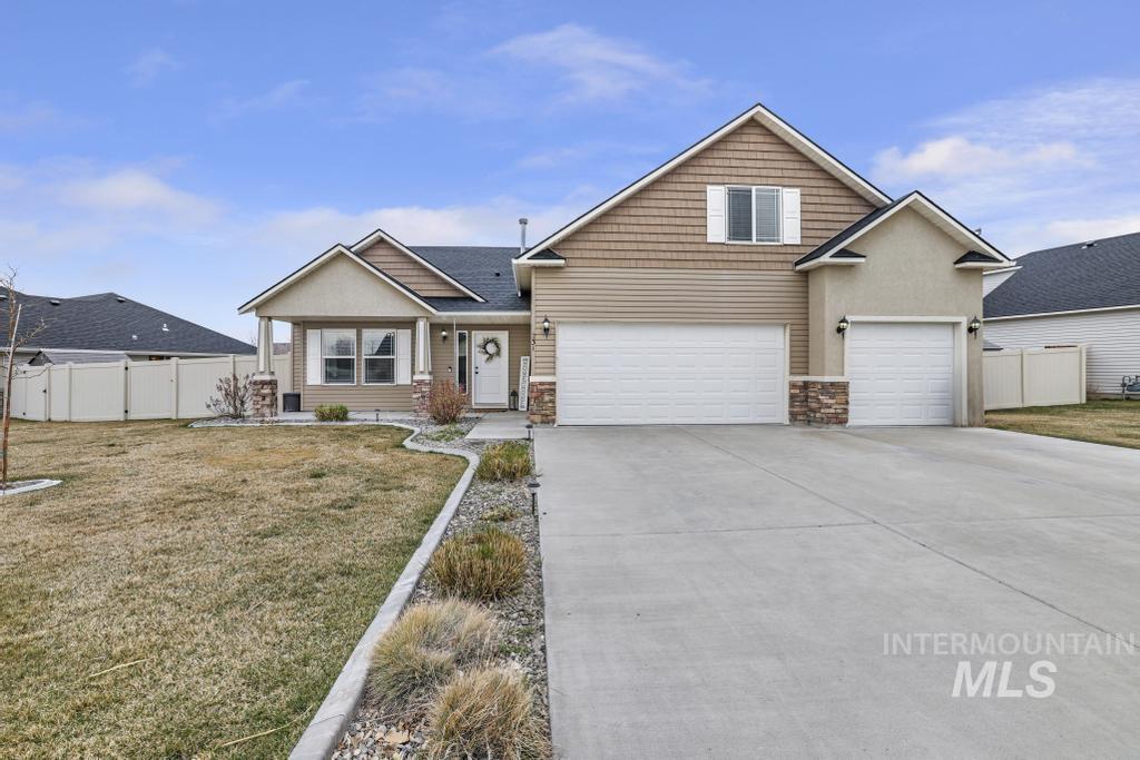 231 Glacier Meadows Way Property Photo 2