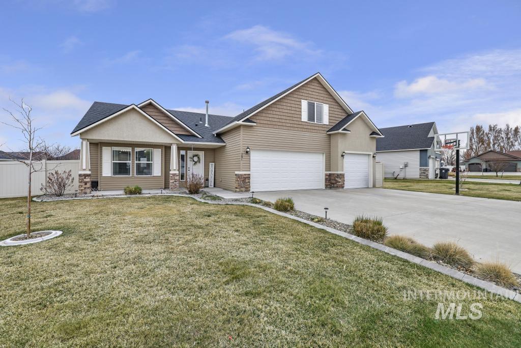 231 Glacier Meadows Way Property Photo 3