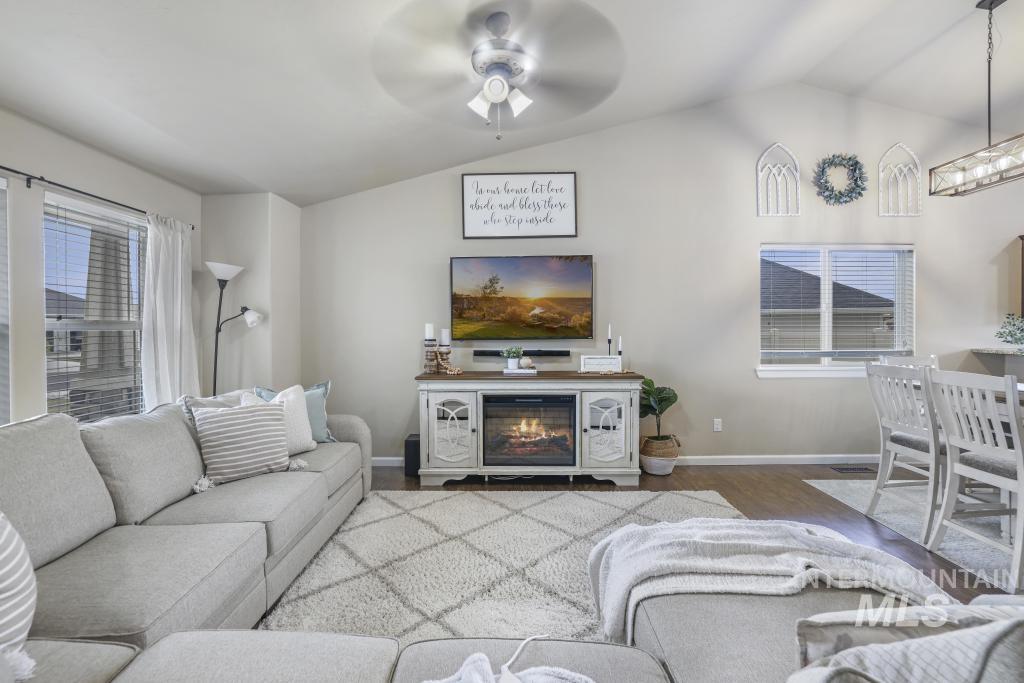 231 Glacier Meadows Way Property Photo 8