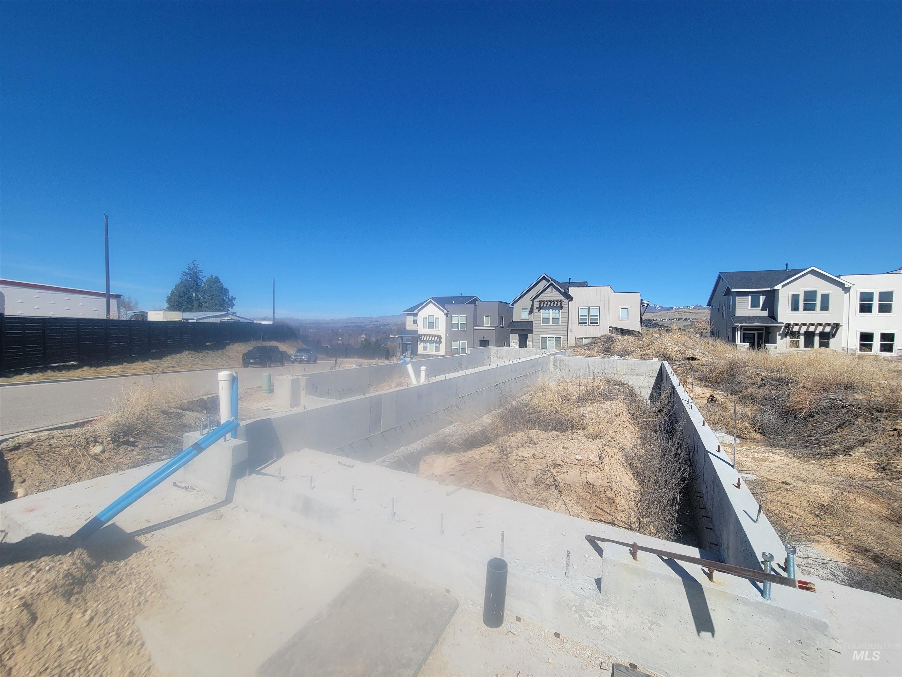 1221 E Echelon Ridge Ln Property Photo 1