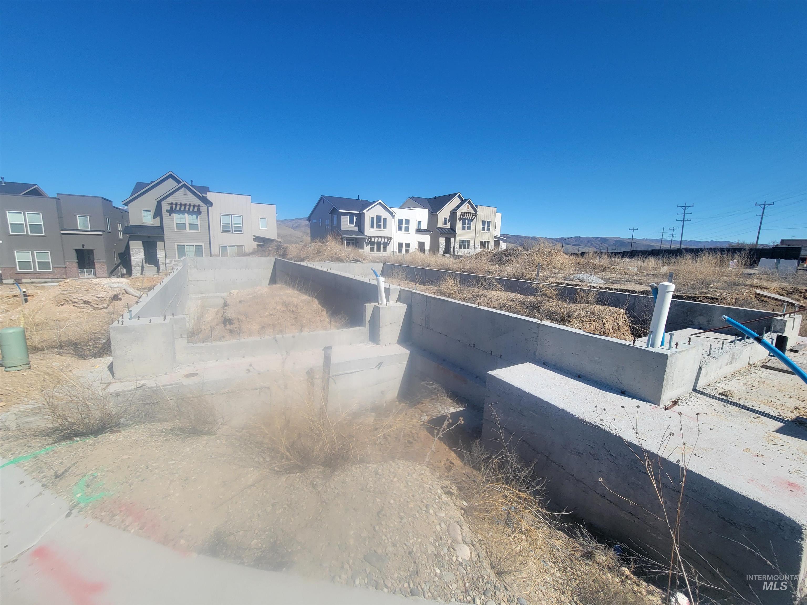 1227 E Echelon Ridge Ln Property Photo 1