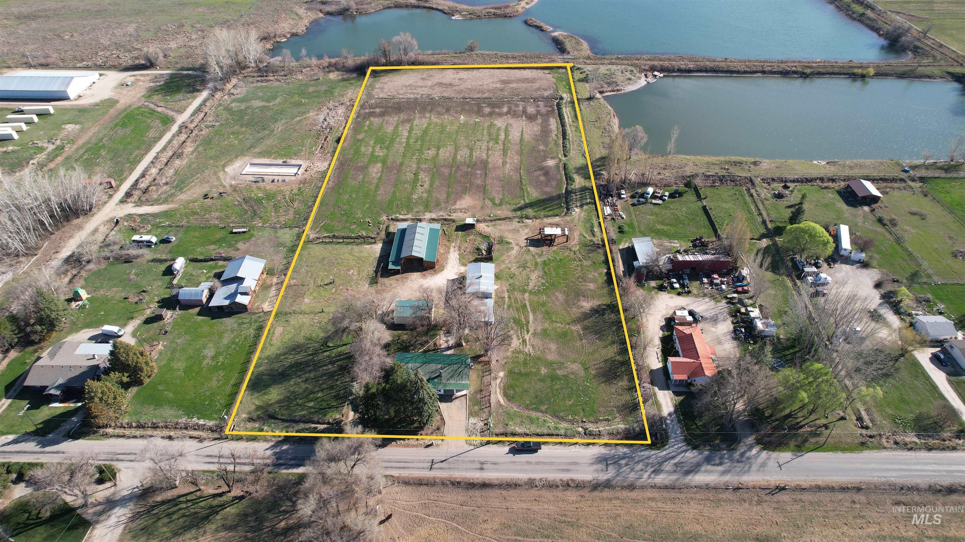 2435 Schiller Rd Property Photo 1