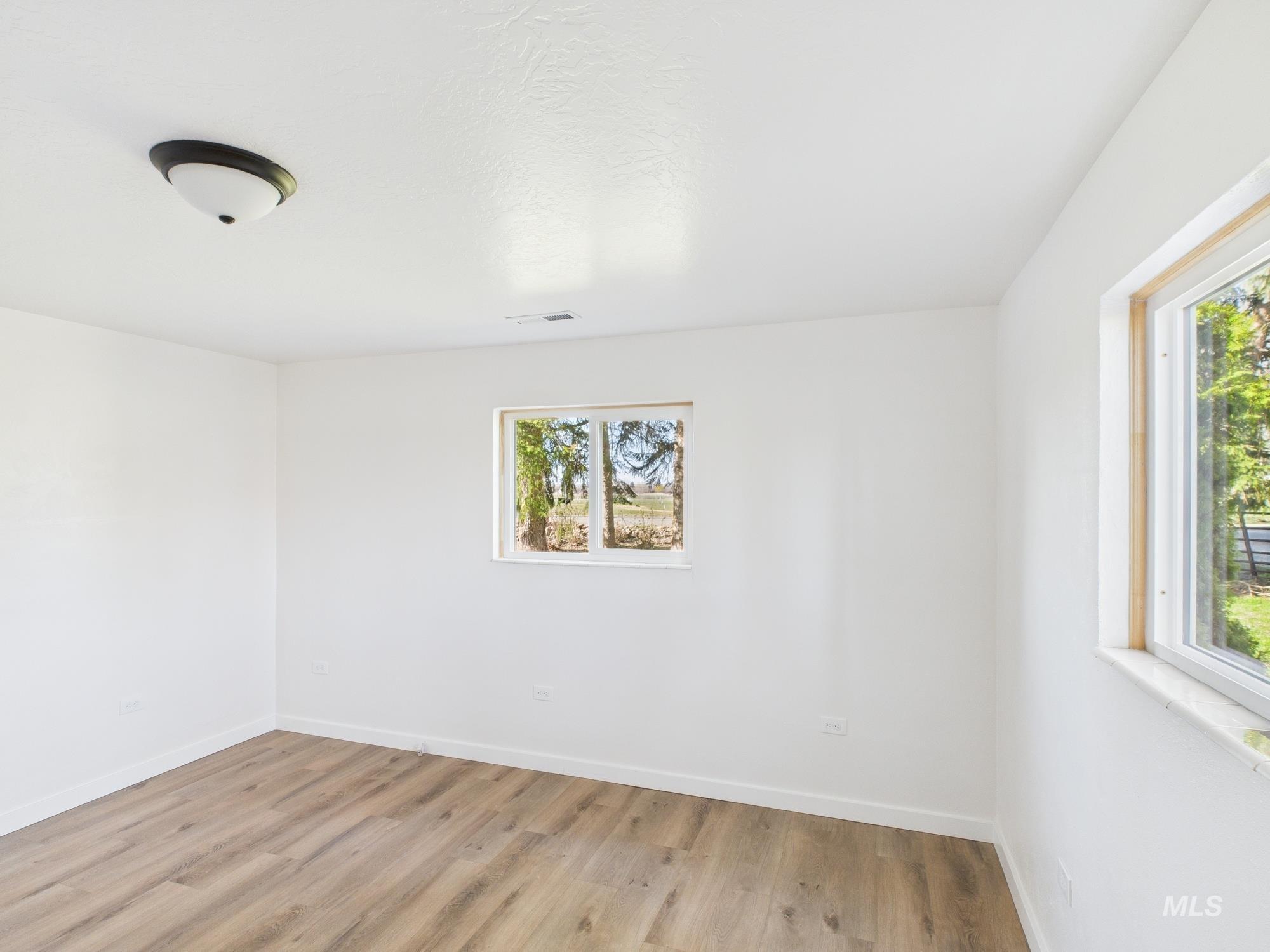 2435 Schiller Rd Property Photo 14