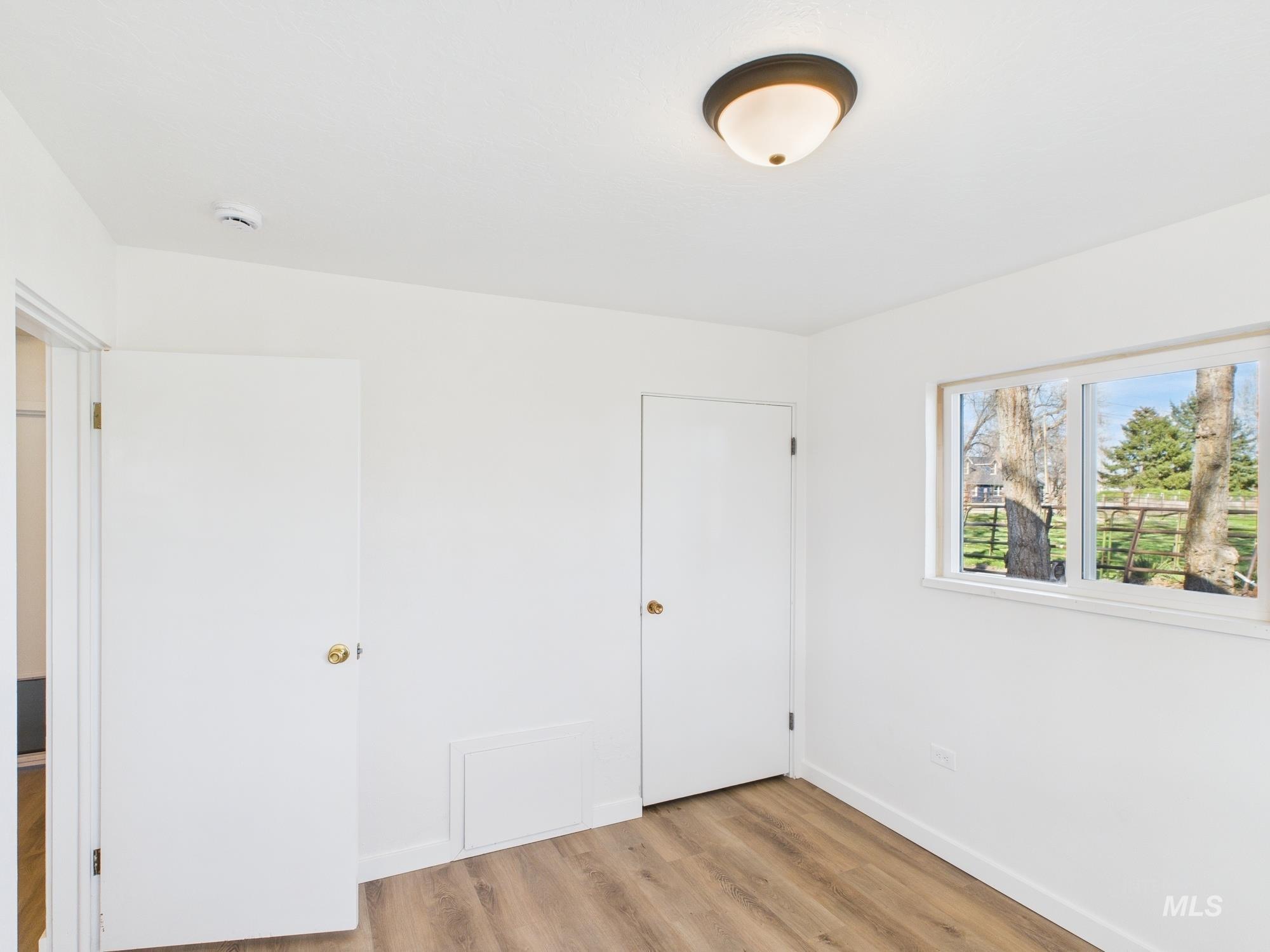 2435 Schiller Rd Property Photo 15