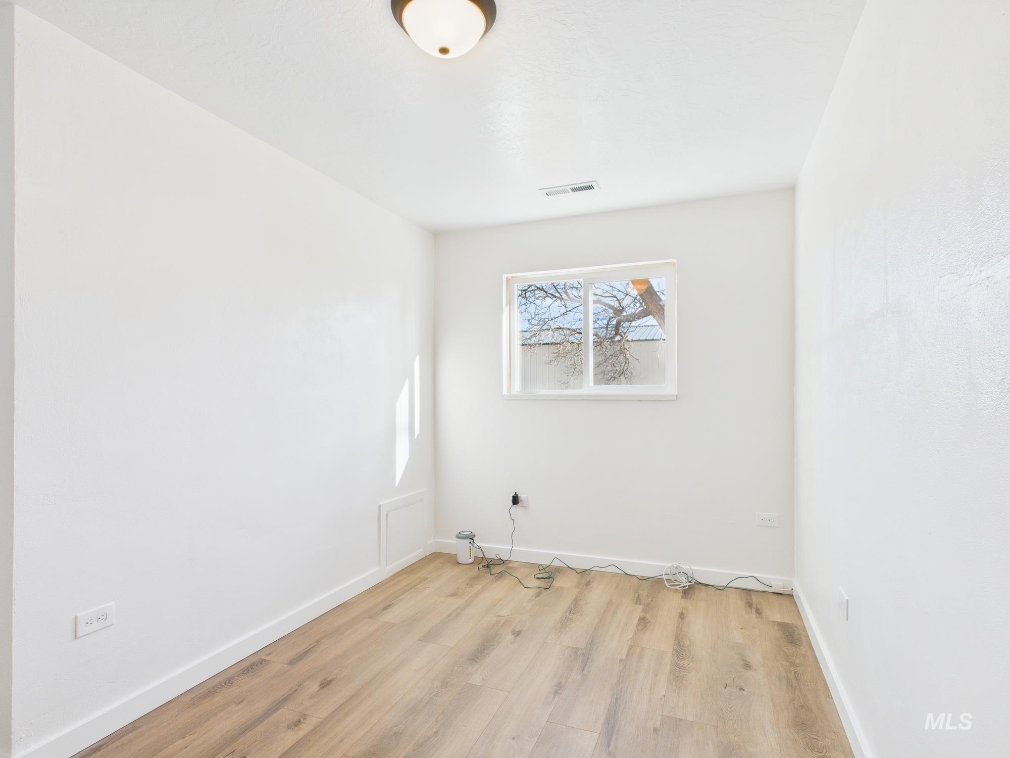 2435 Schiller Rd Property Photo 18