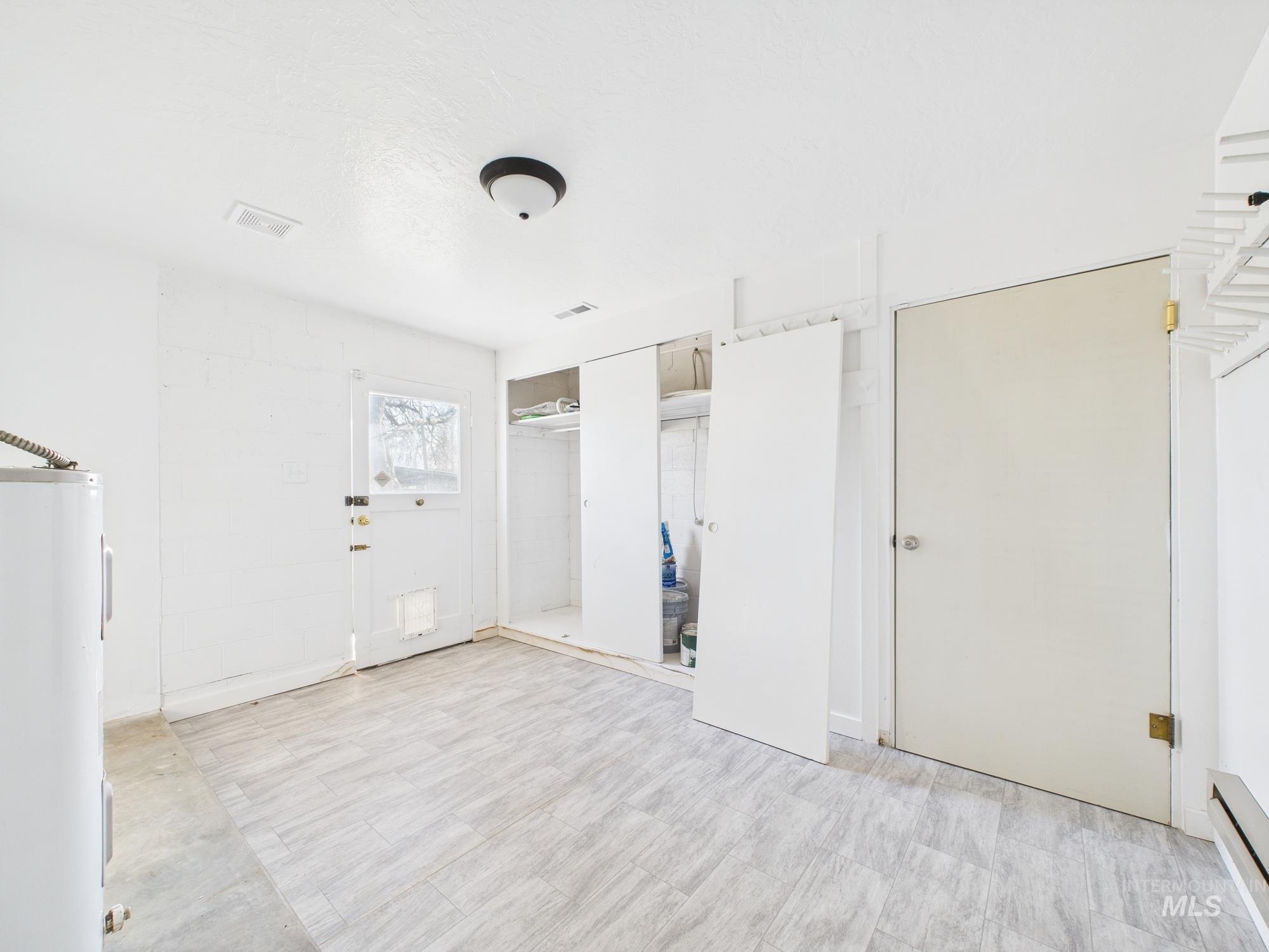 2435 Schiller Rd Property Photo 21