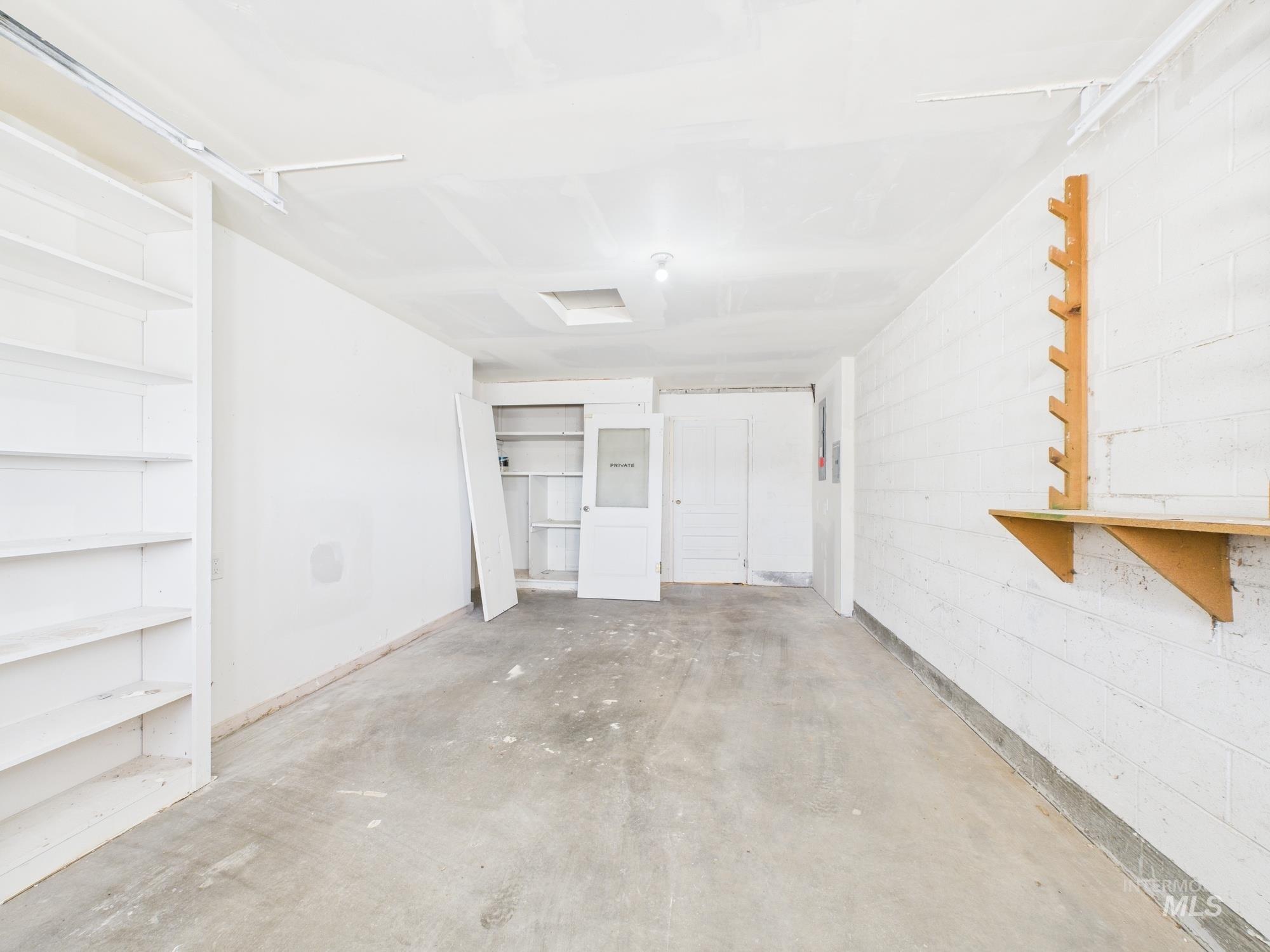 2435 Schiller Rd Property Photo 24