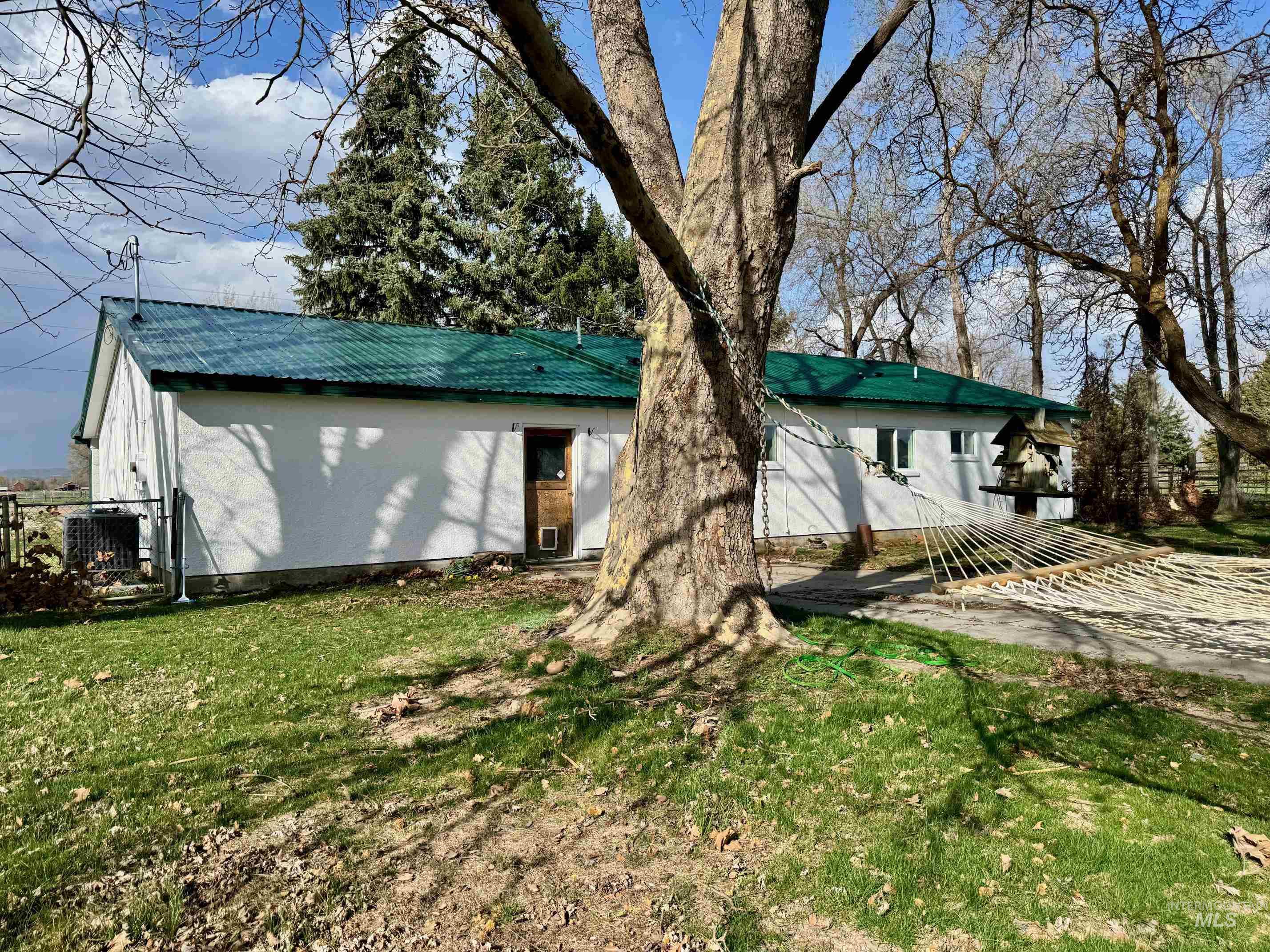 2435 Schiller Rd Property Photo 40