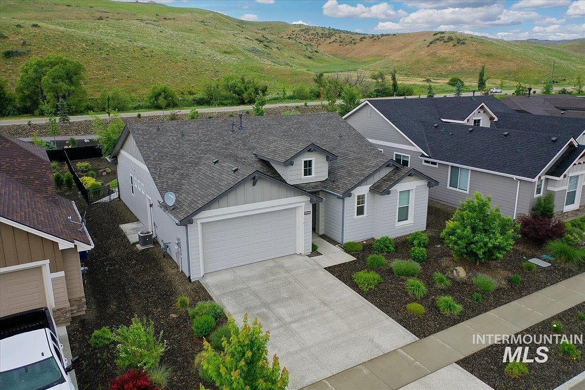20447 N Glenisla Property Photo