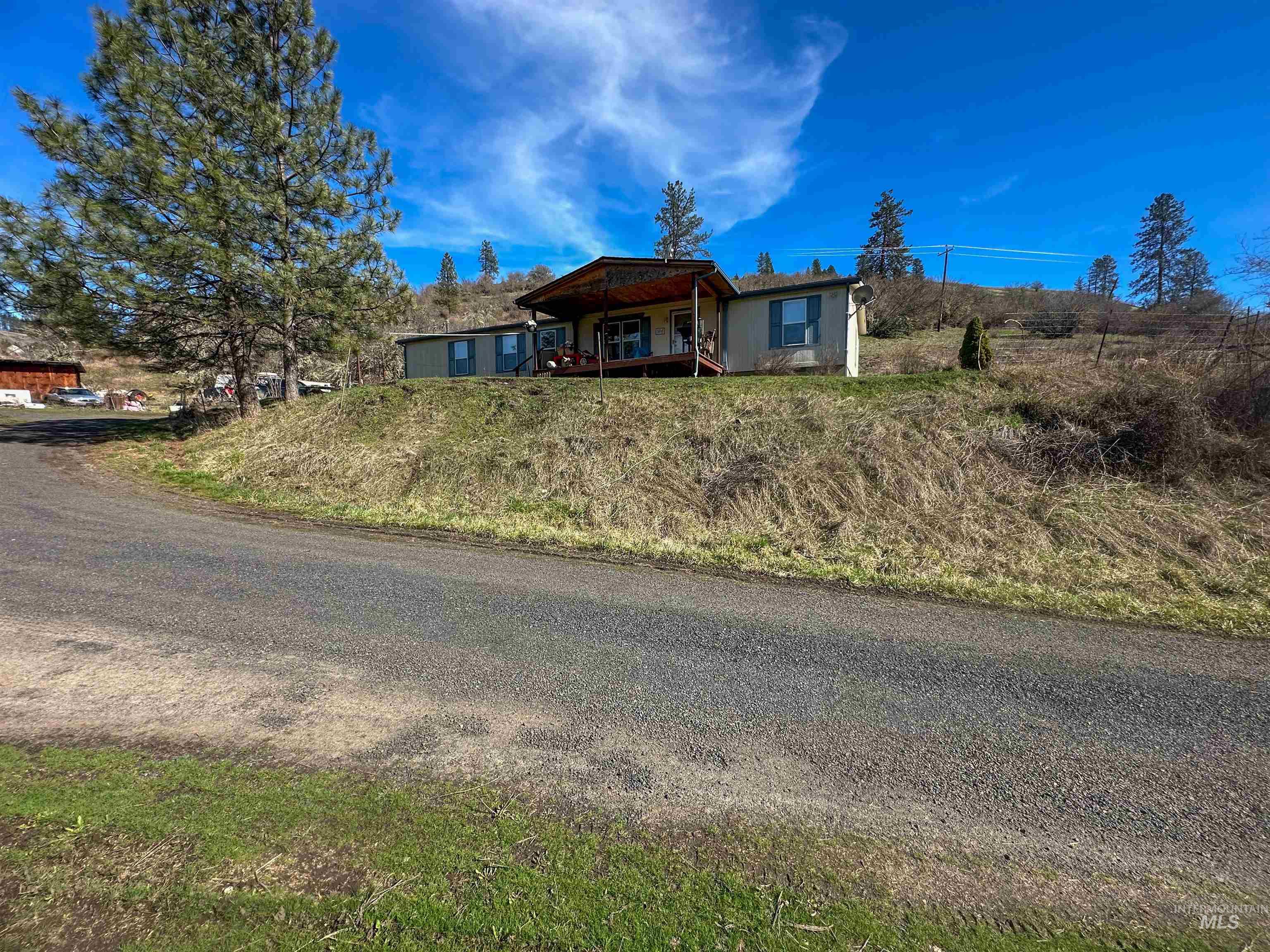 4044 Highway 13 Property Photo 1
