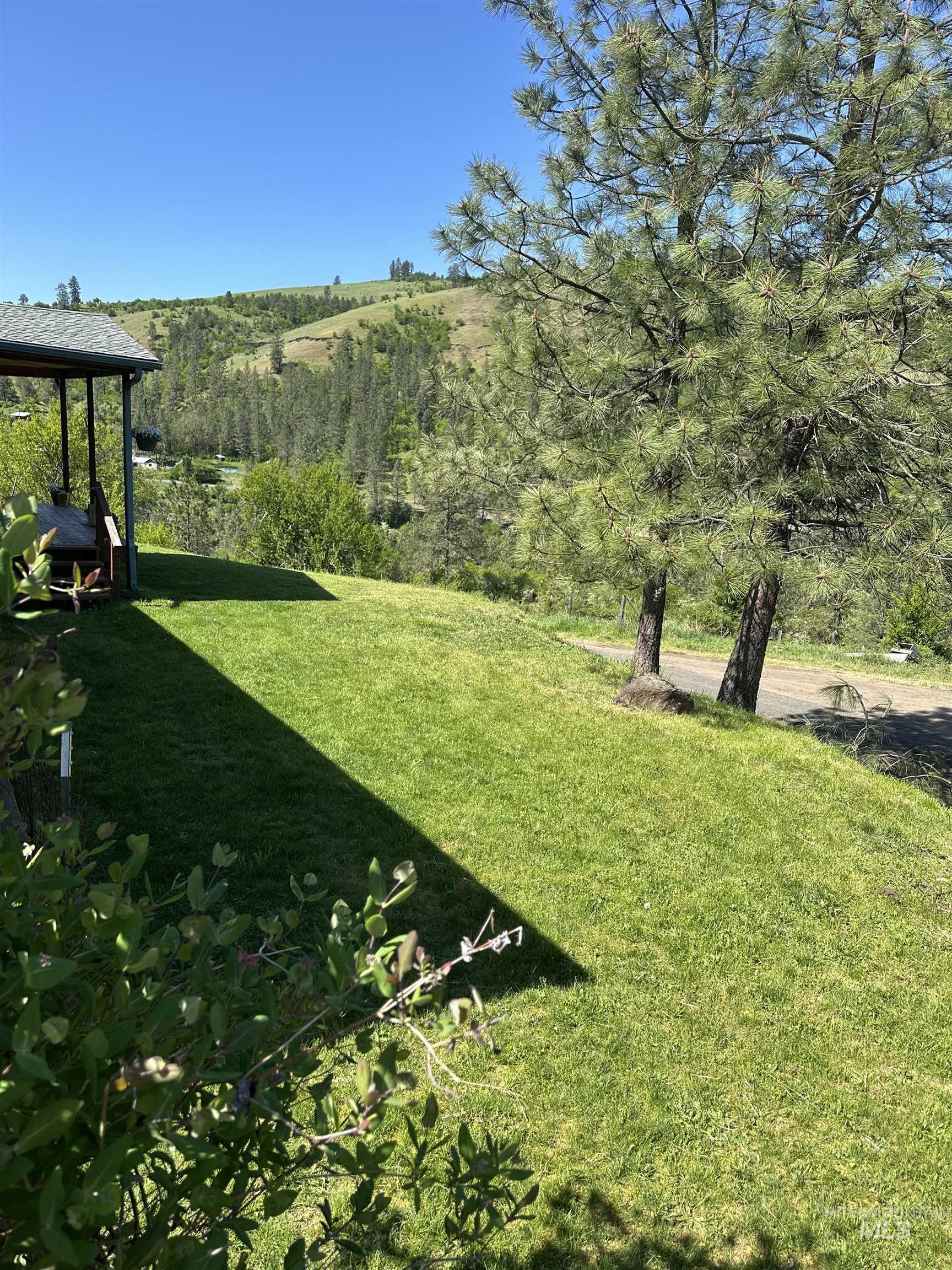 4044 Highway 13 Property Photo 2