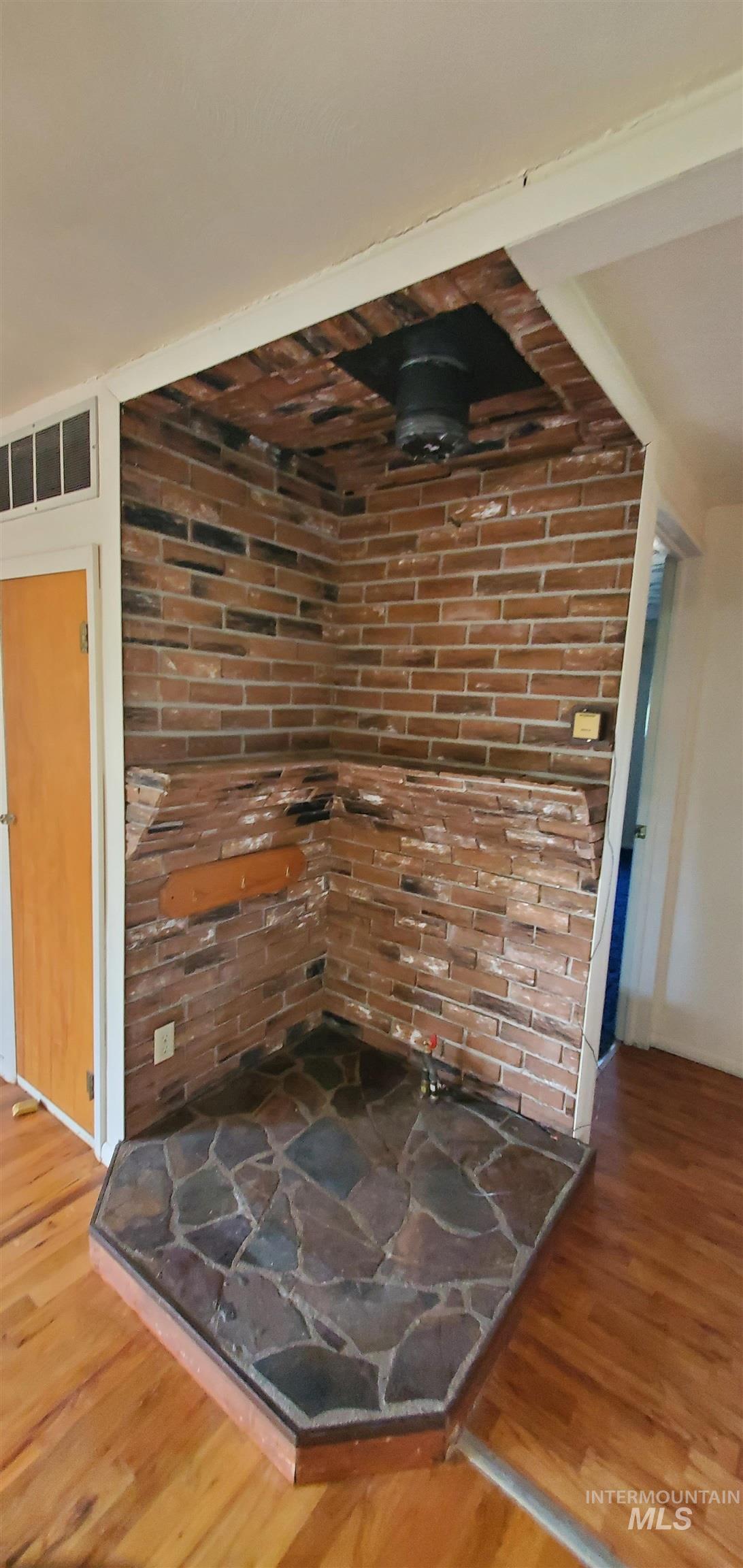 185 Douglas Rd Property Photo 5