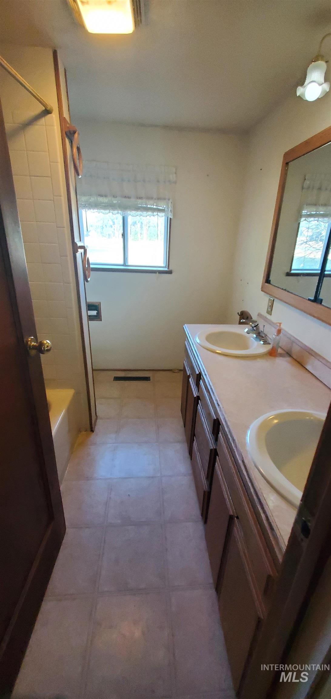185 Douglas Rd Property Photo 6