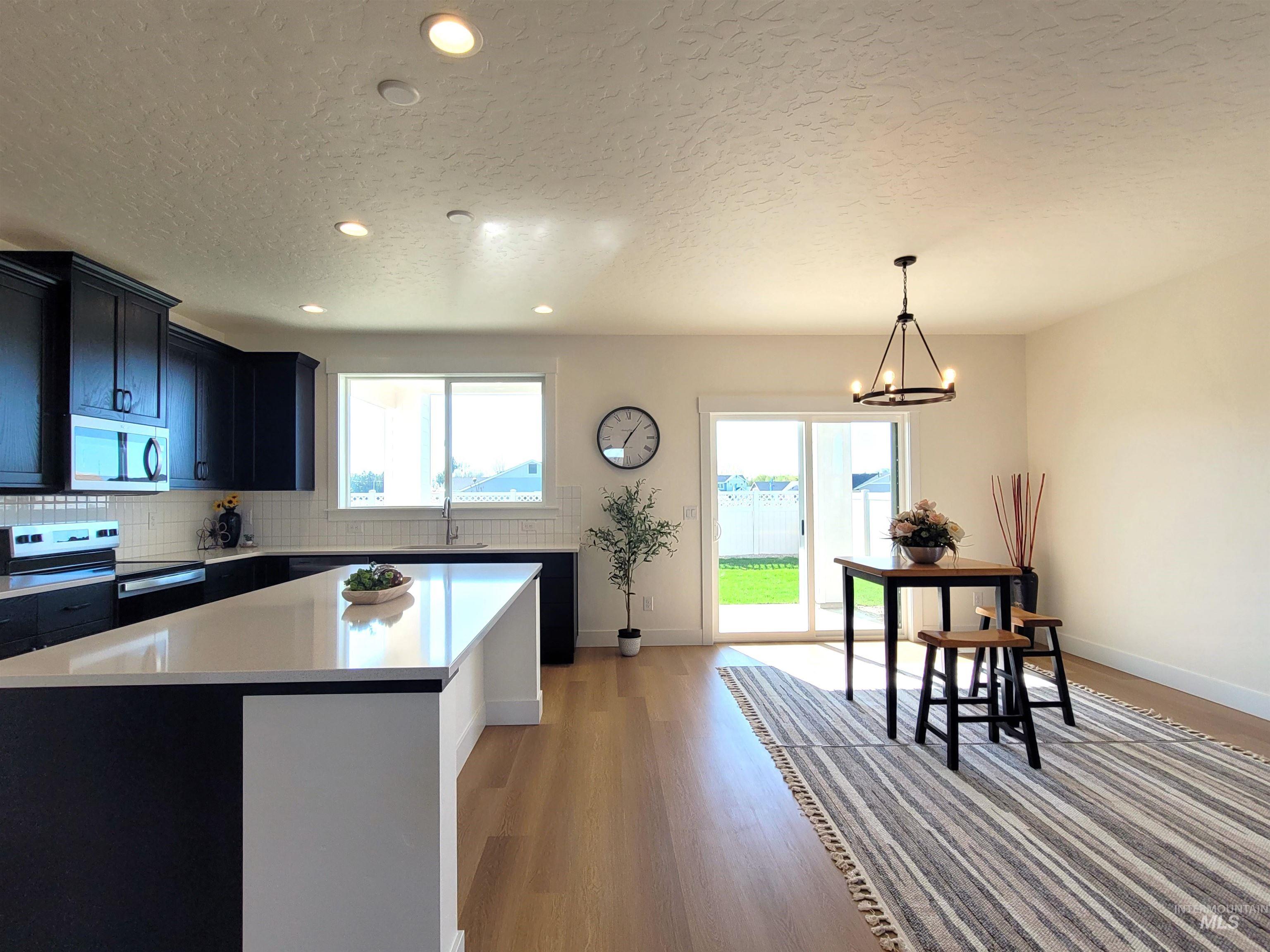 2287 N June Grass Property Photo 6