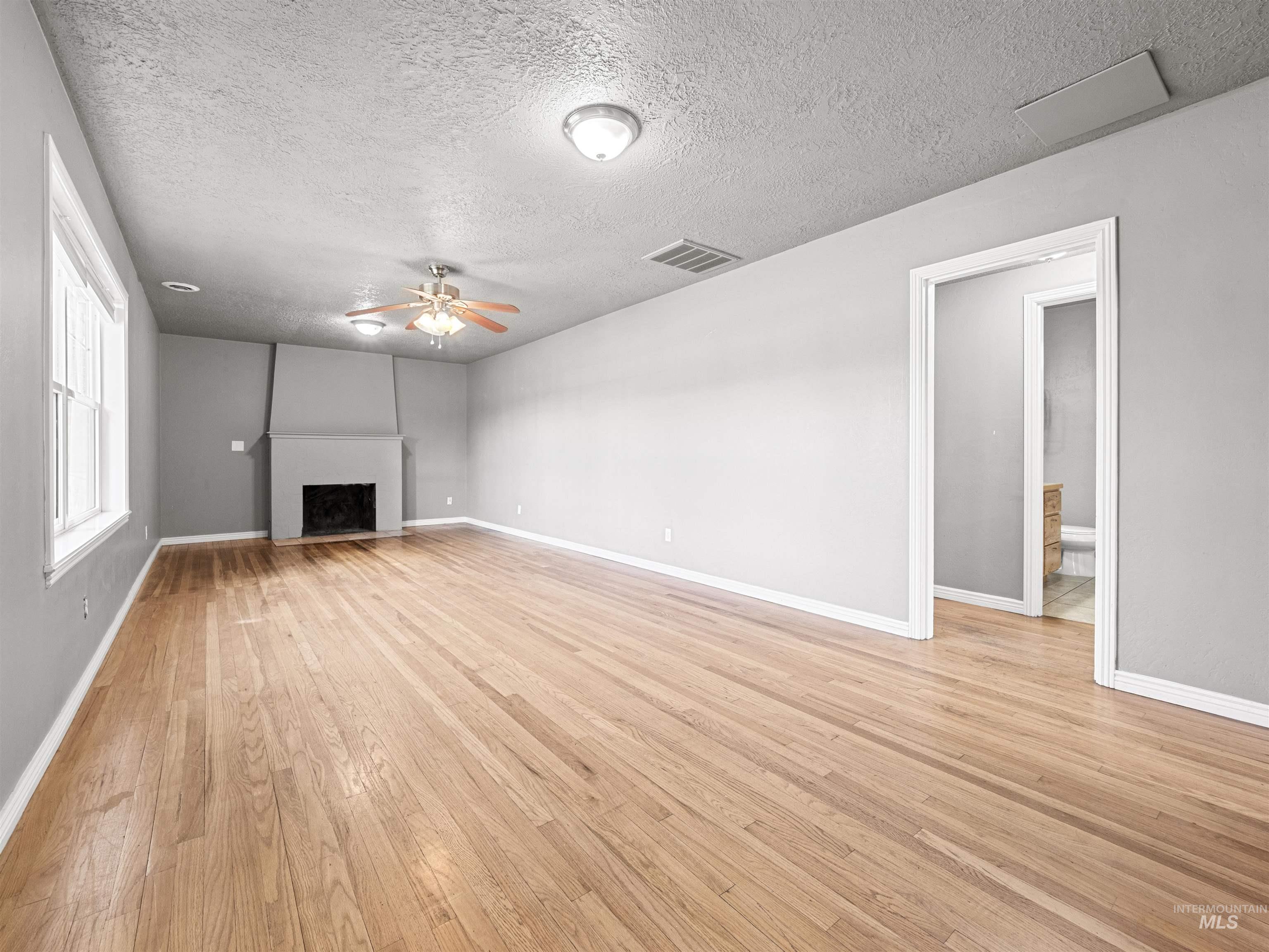 3500 W Overland Property Photo 5