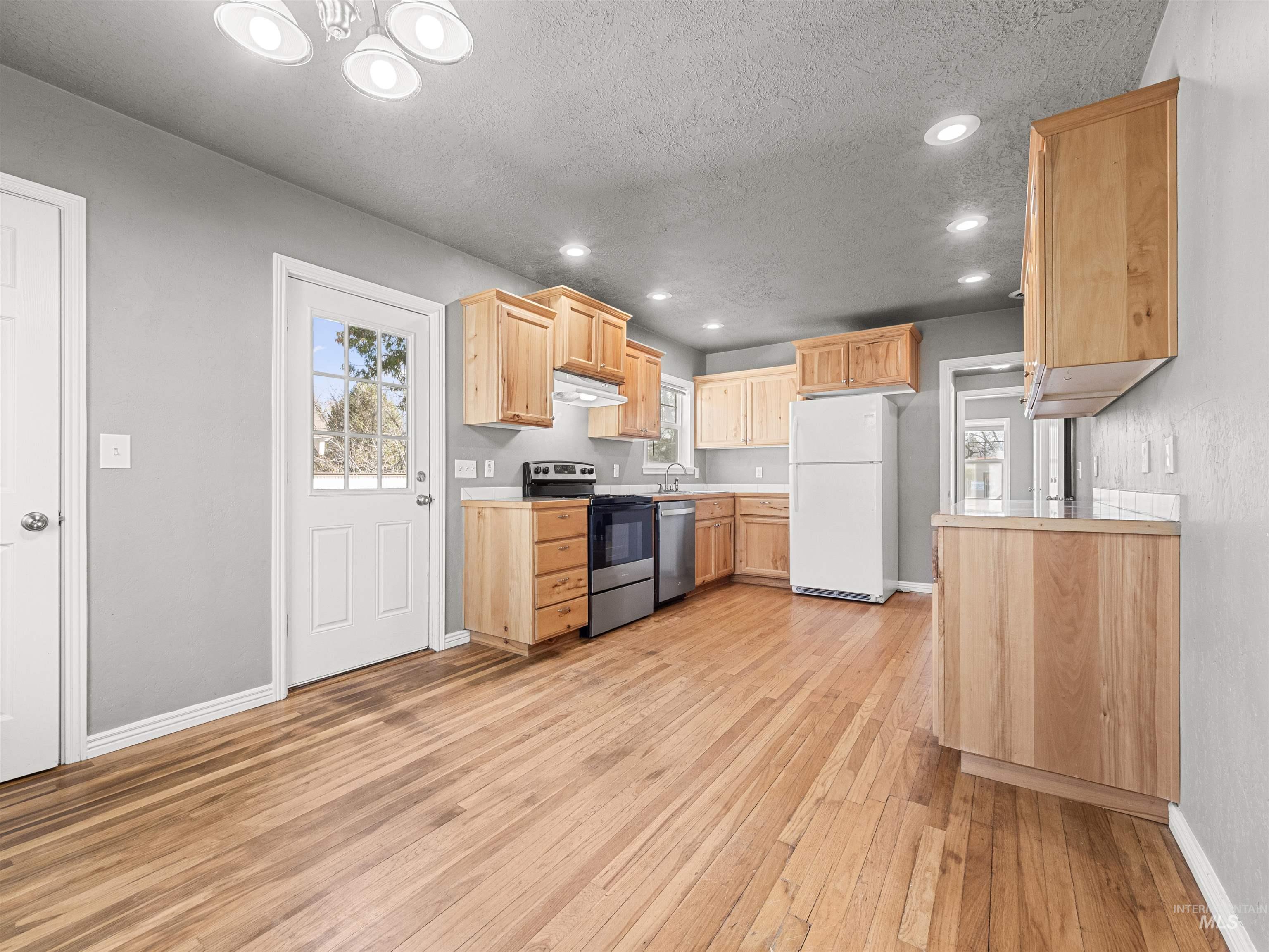3500 W Overland Property Photo 16