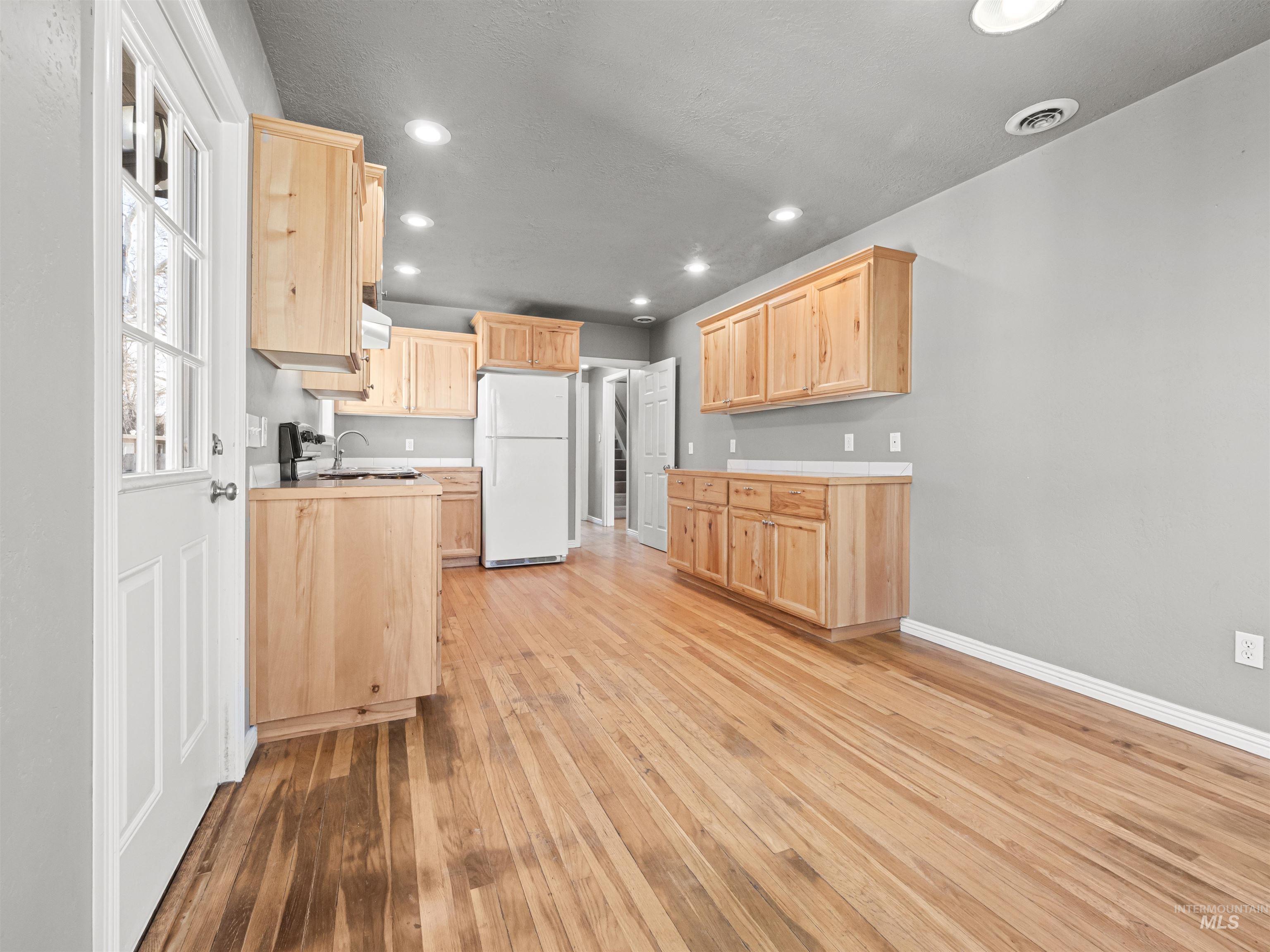 3500 W Overland Property Photo 17