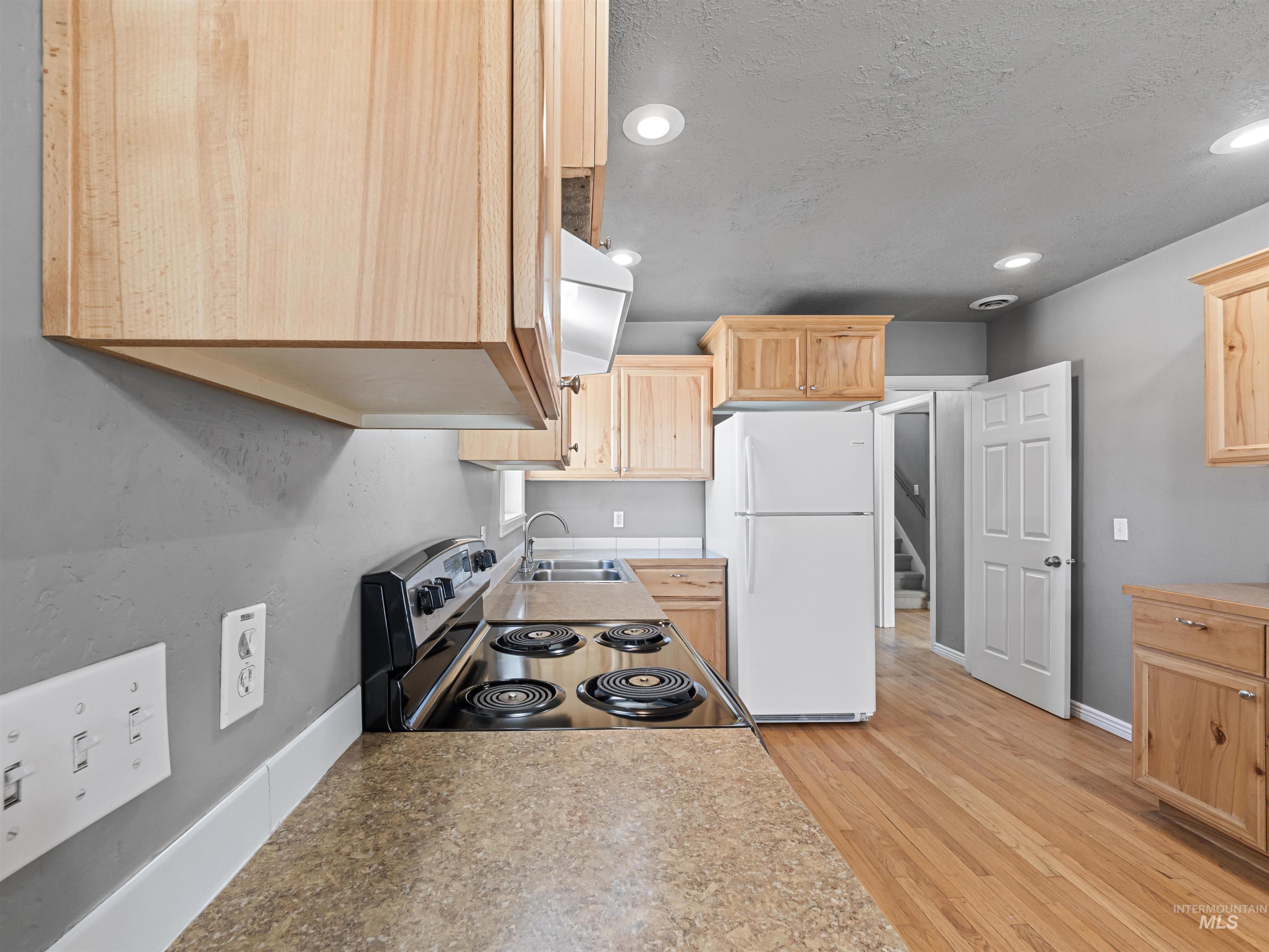 3500 W Overland Property Photo 32