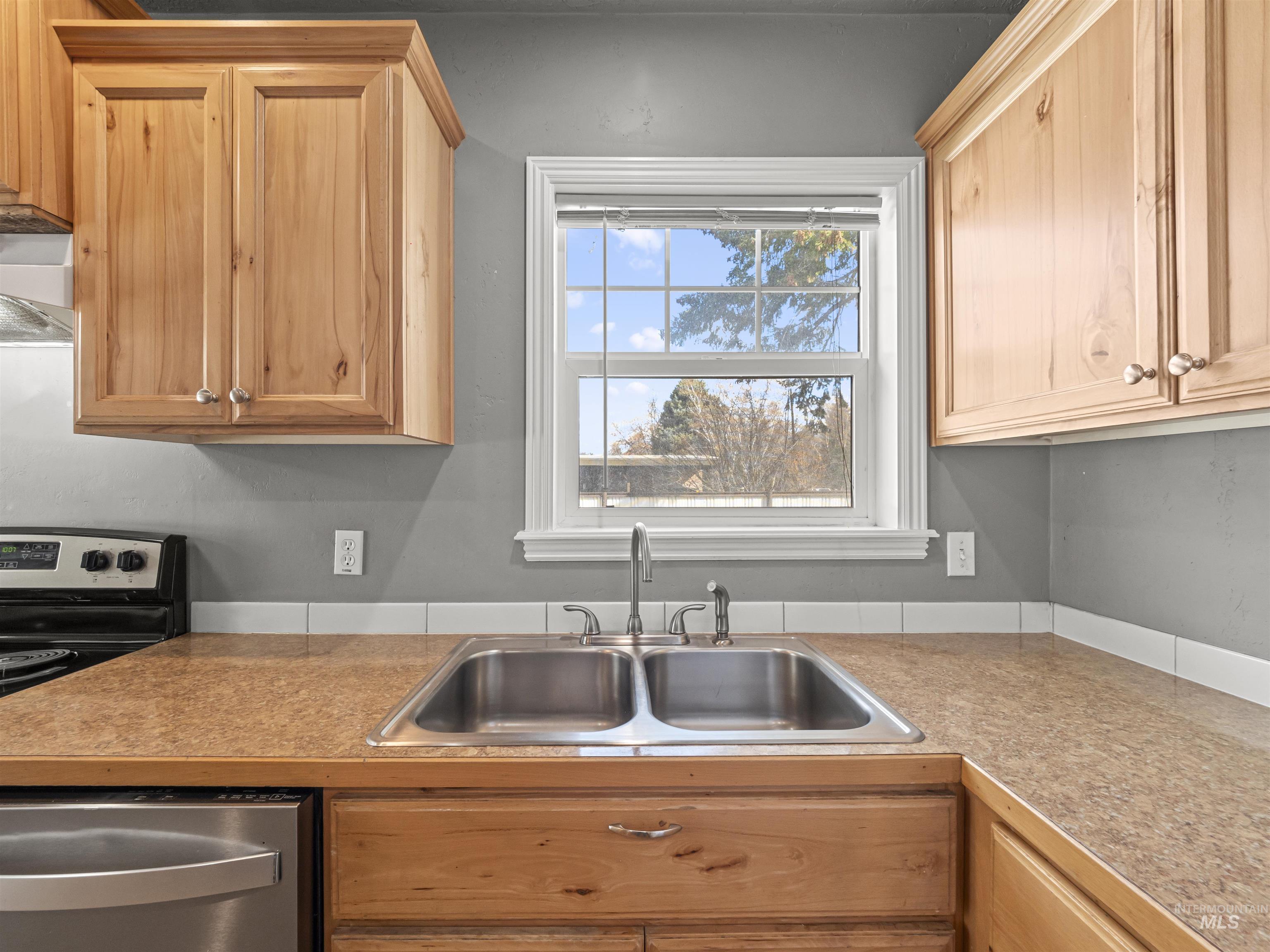 3500 W Overland Property Photo 33