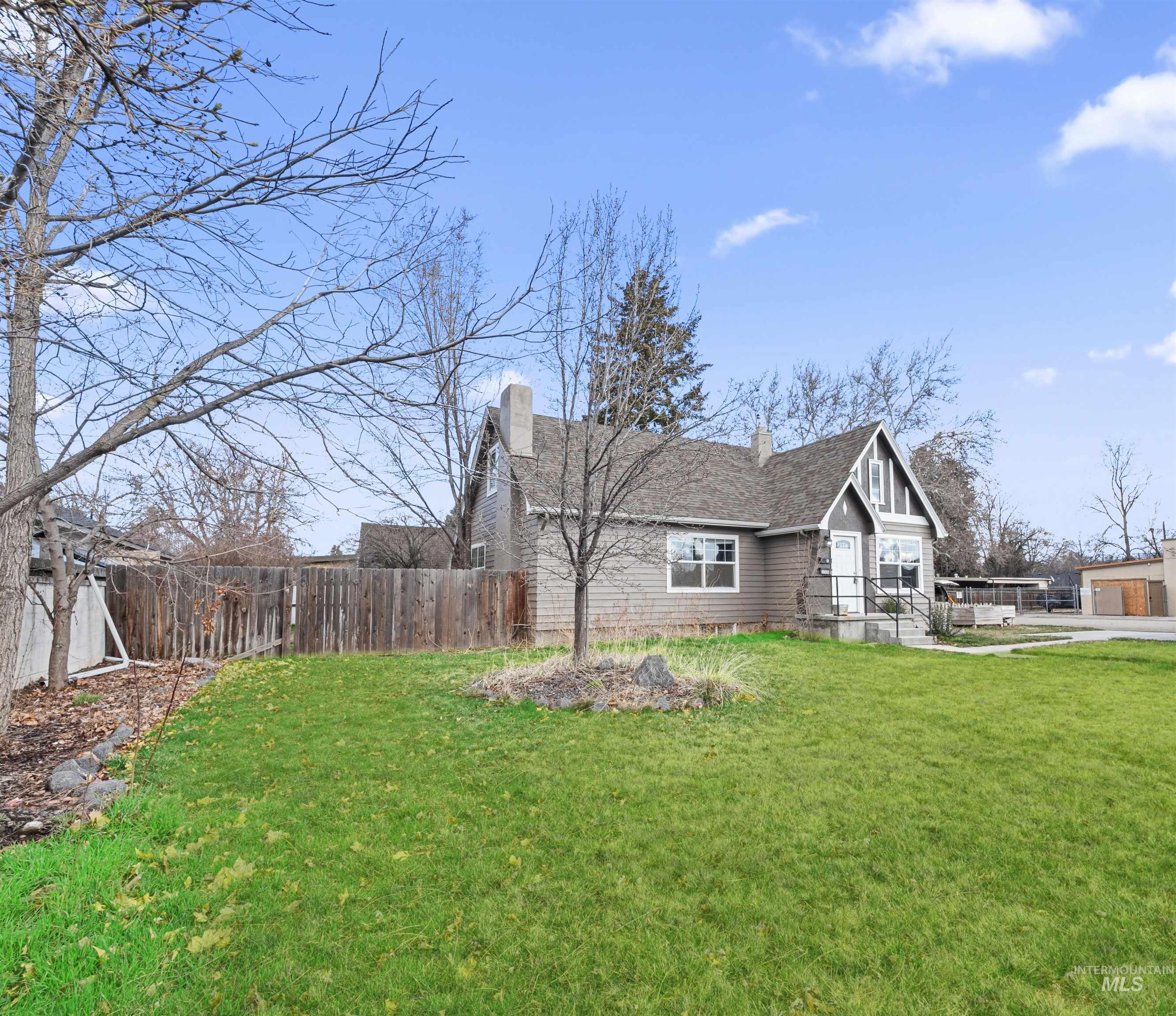 3500 W Overland Property Photo 36