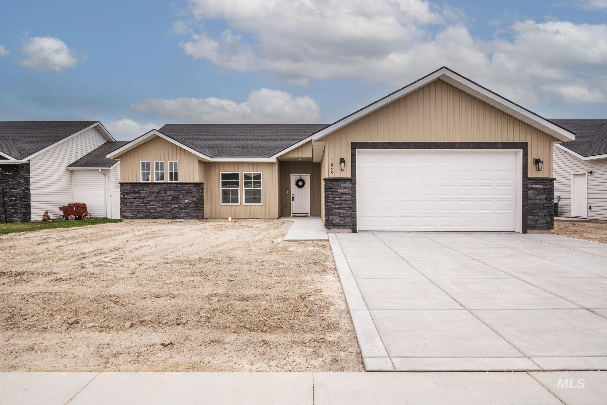 1068 Tanglewood Street Property Photo