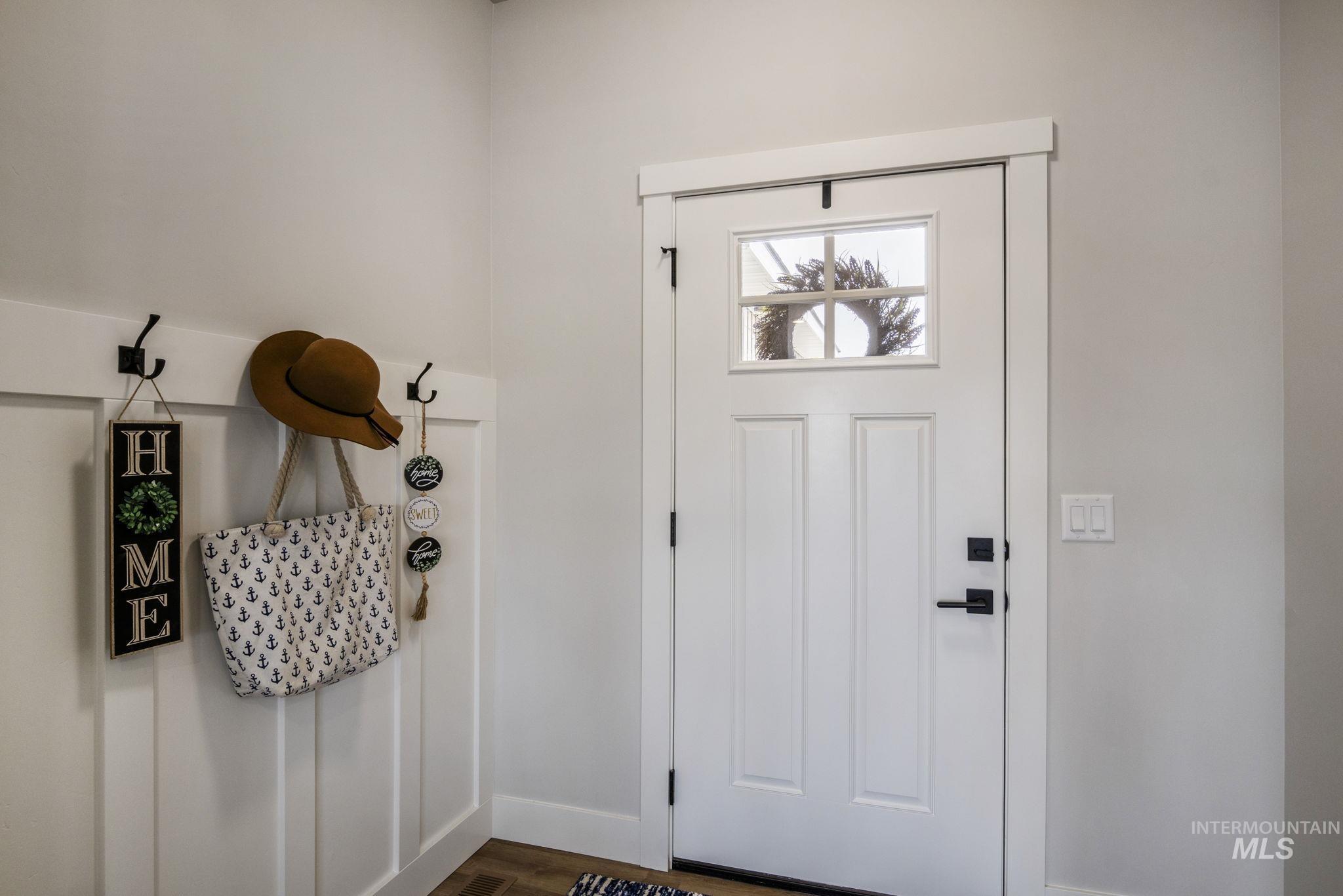 1068 Tanglewood Street Property Photo 1