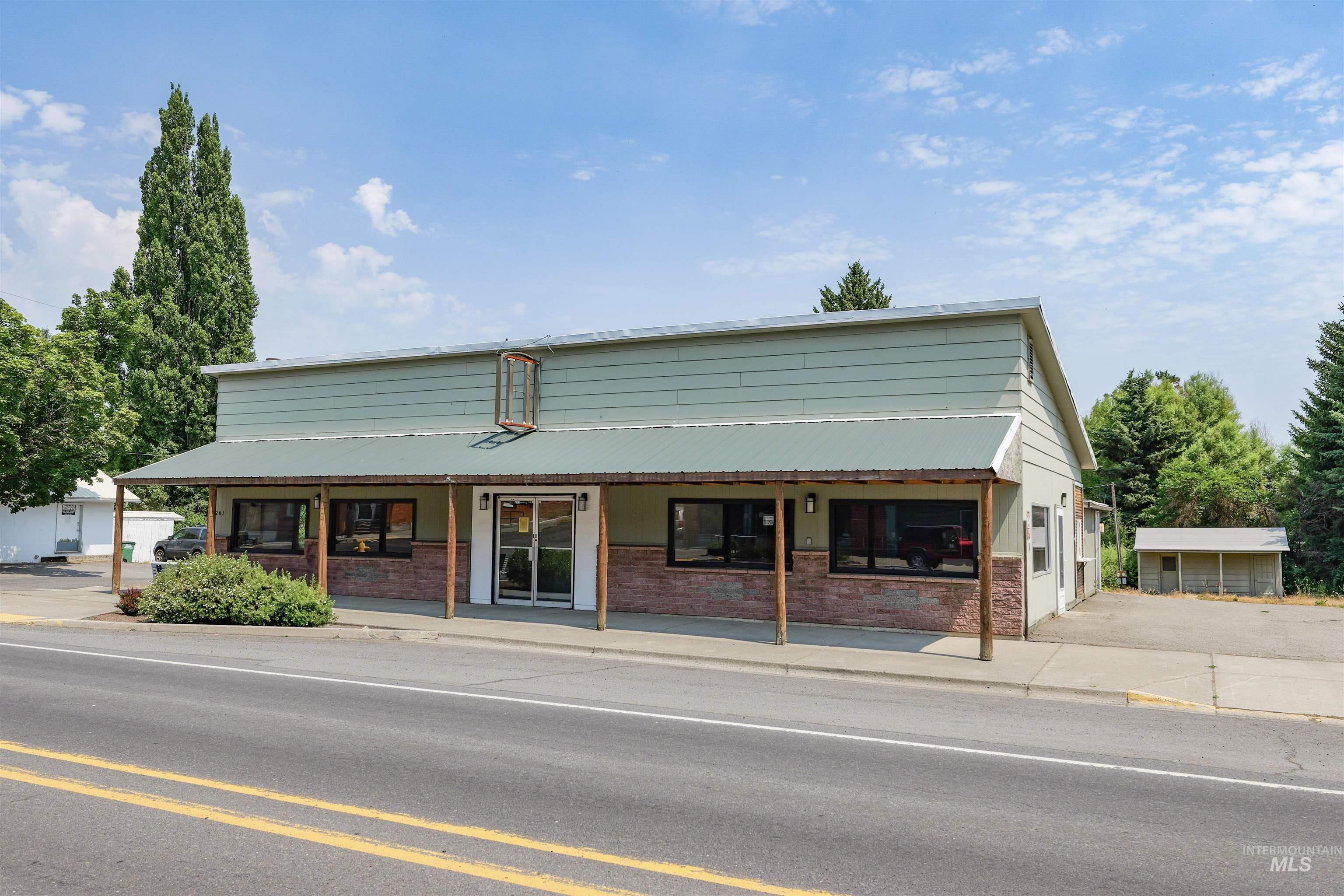 201 S Montgomery Street Property Photo