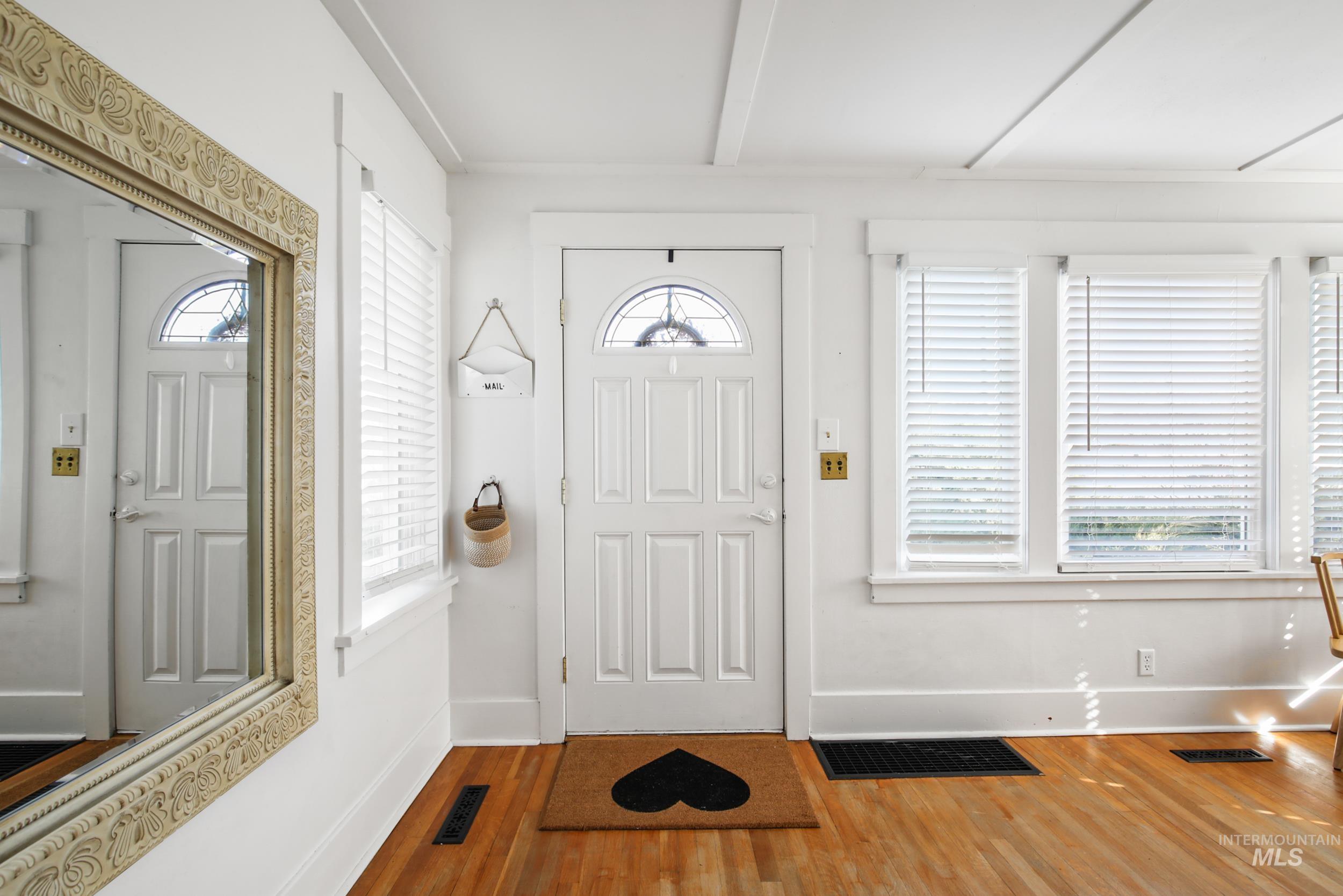 1258 6th St. Property Photo 5