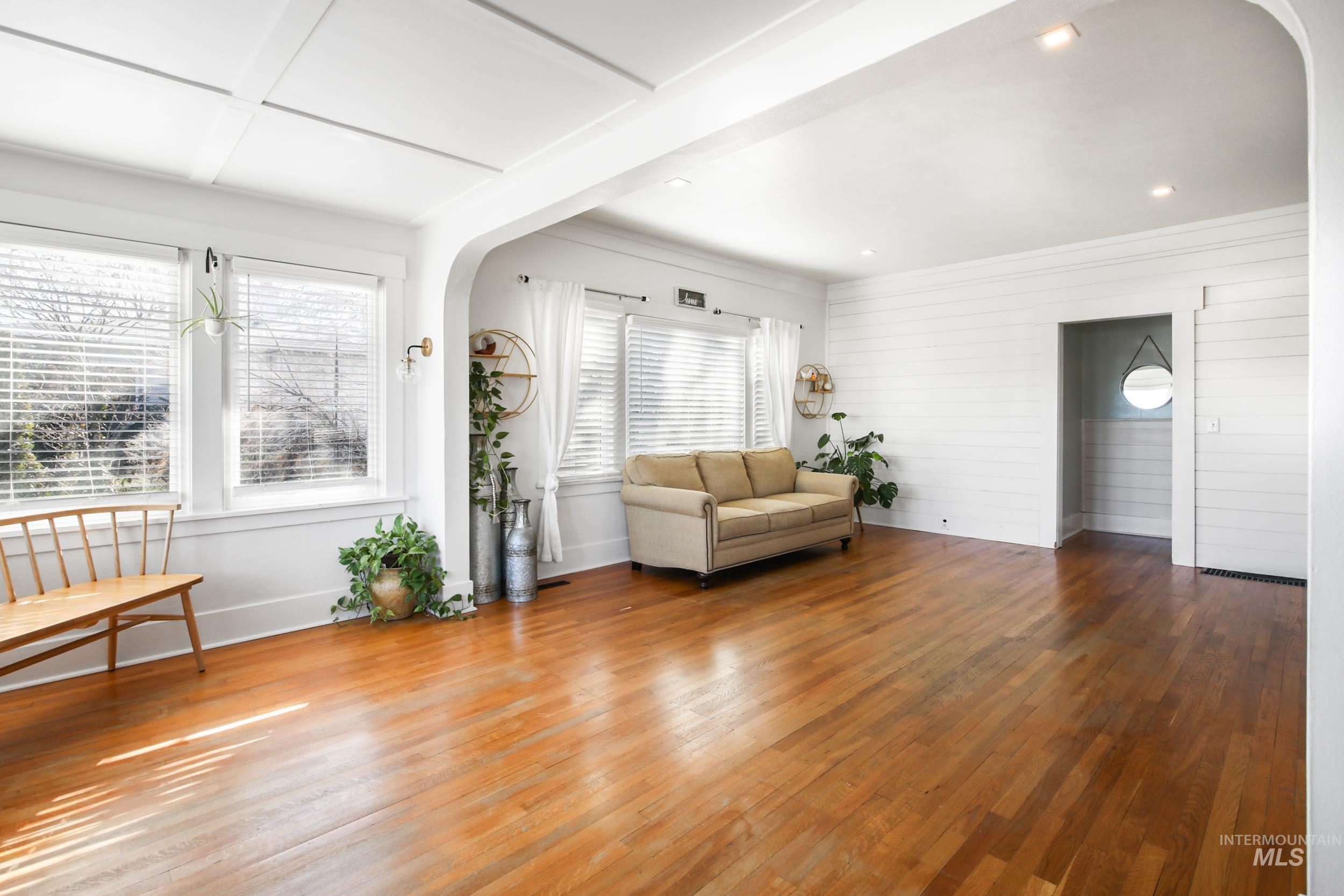 1258 6th St. Property Photo 6