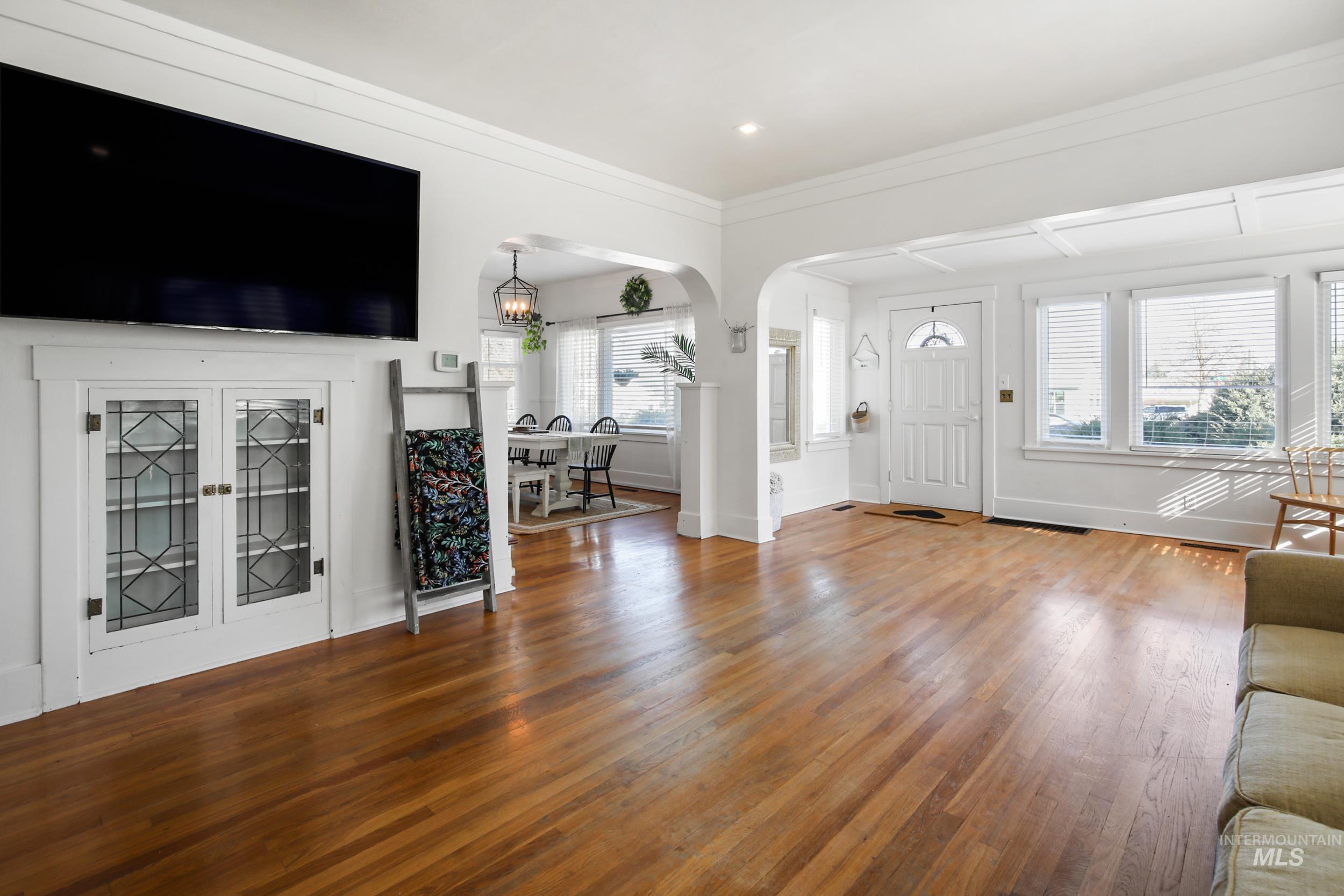 1258 6th St. Property Photo 8