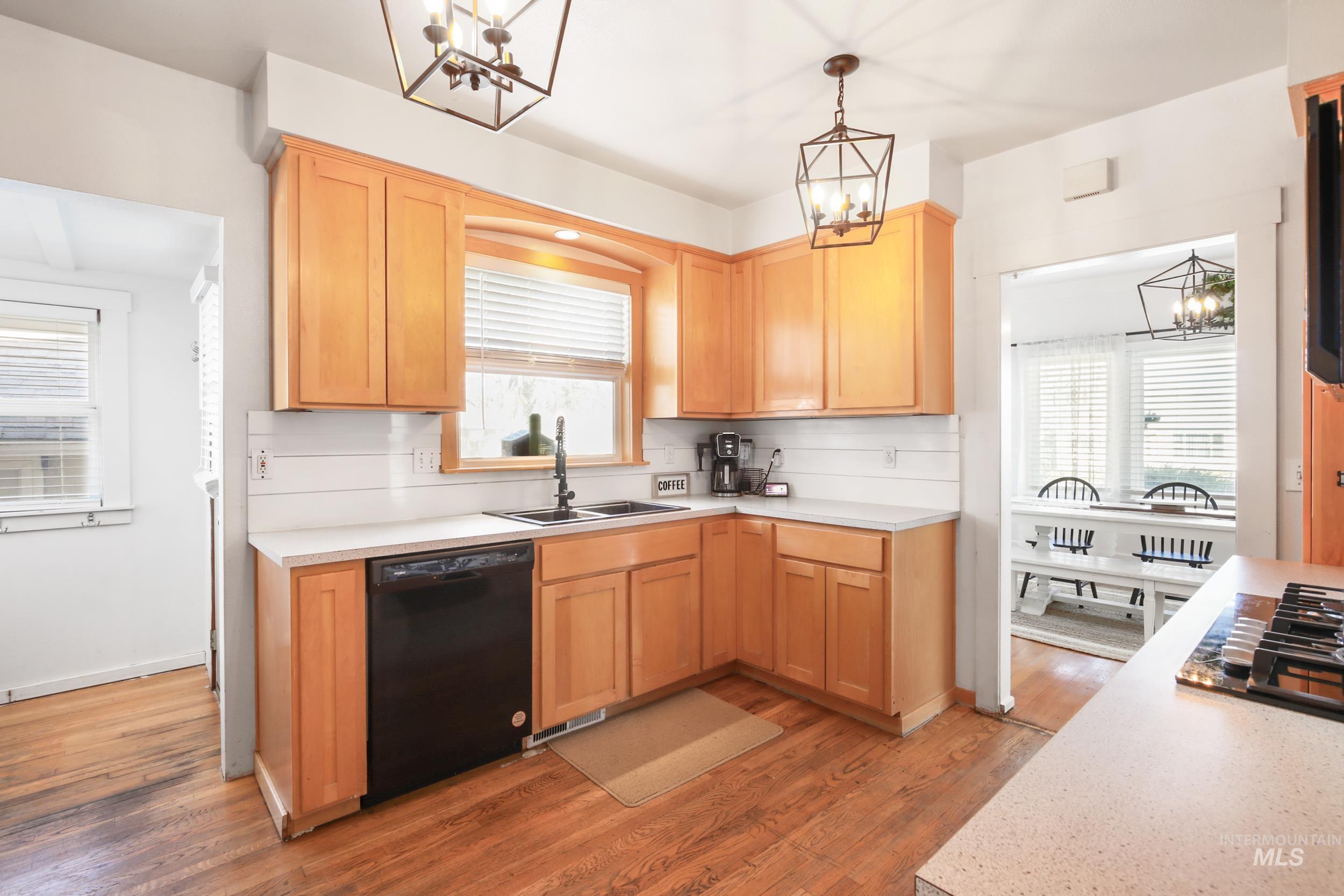 1258 6th St. Property Photo 14