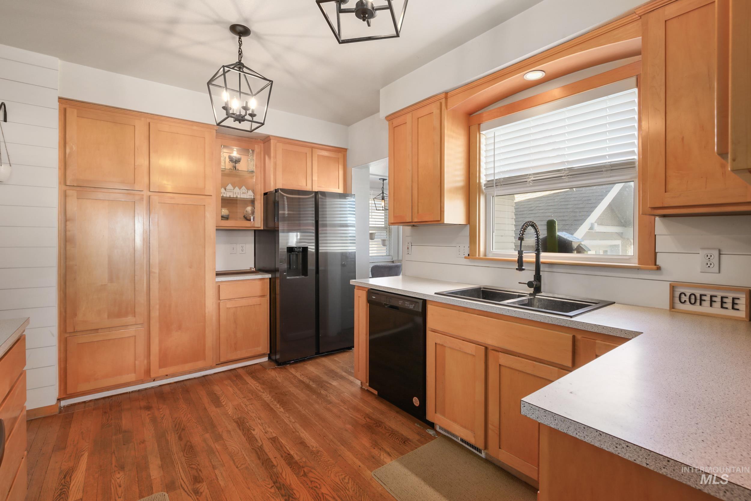 1258 6th St. Property Photo 16