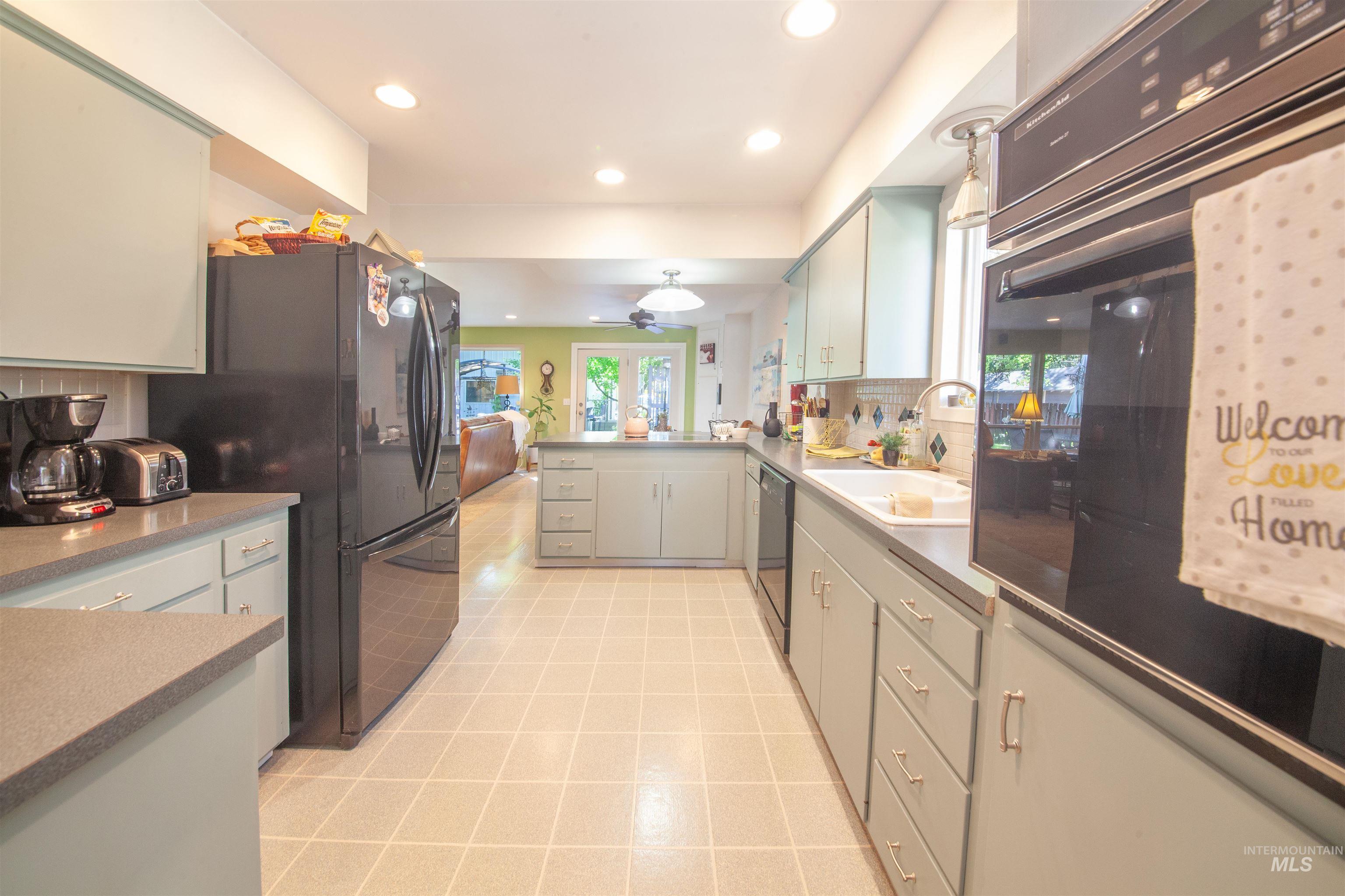 1130 12th Ave Property Photo 9