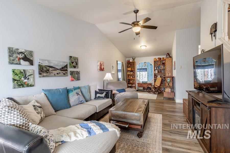 2105 Lexington Property Photo 3