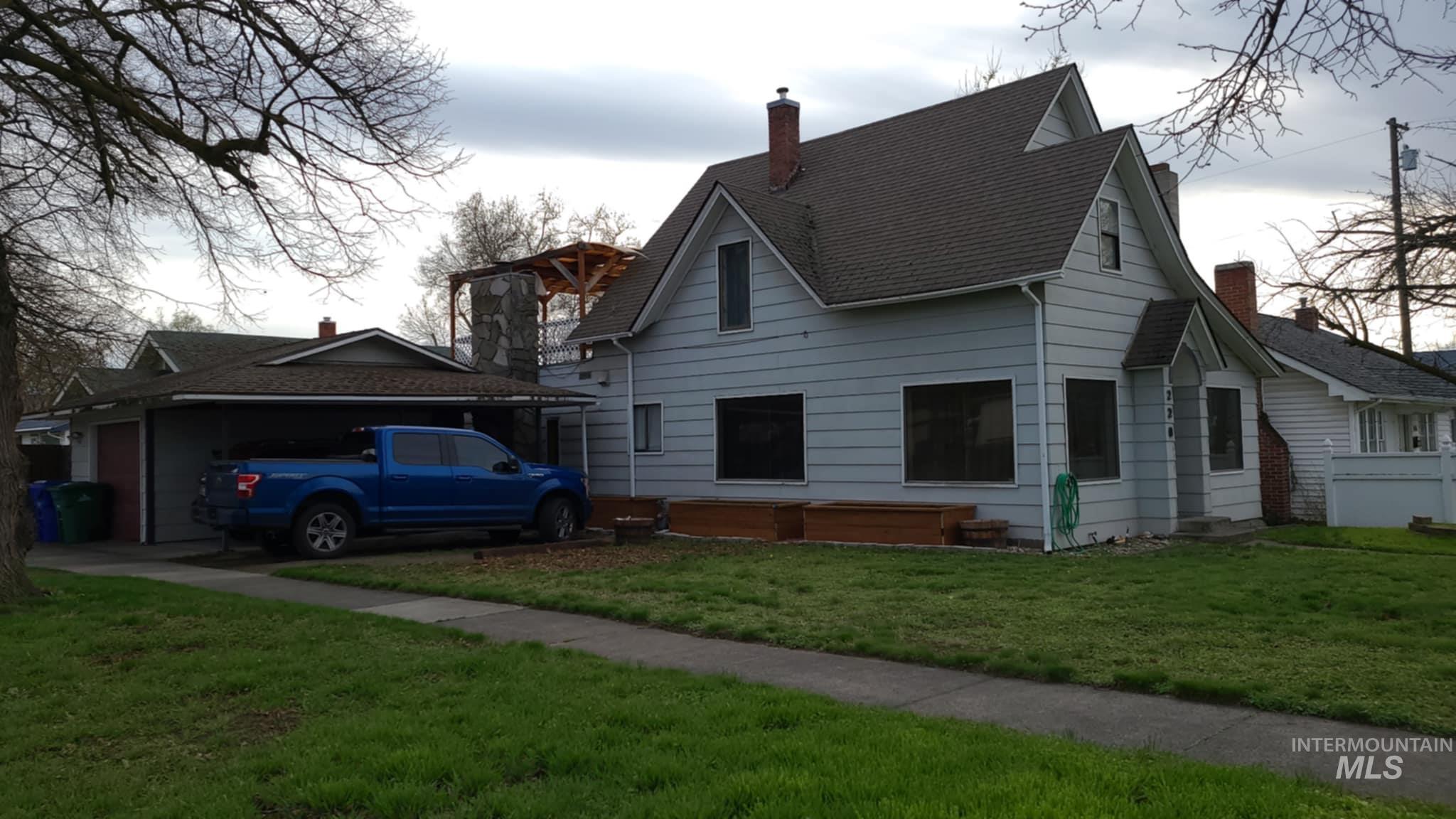 220 5th Ave Property Photo 3