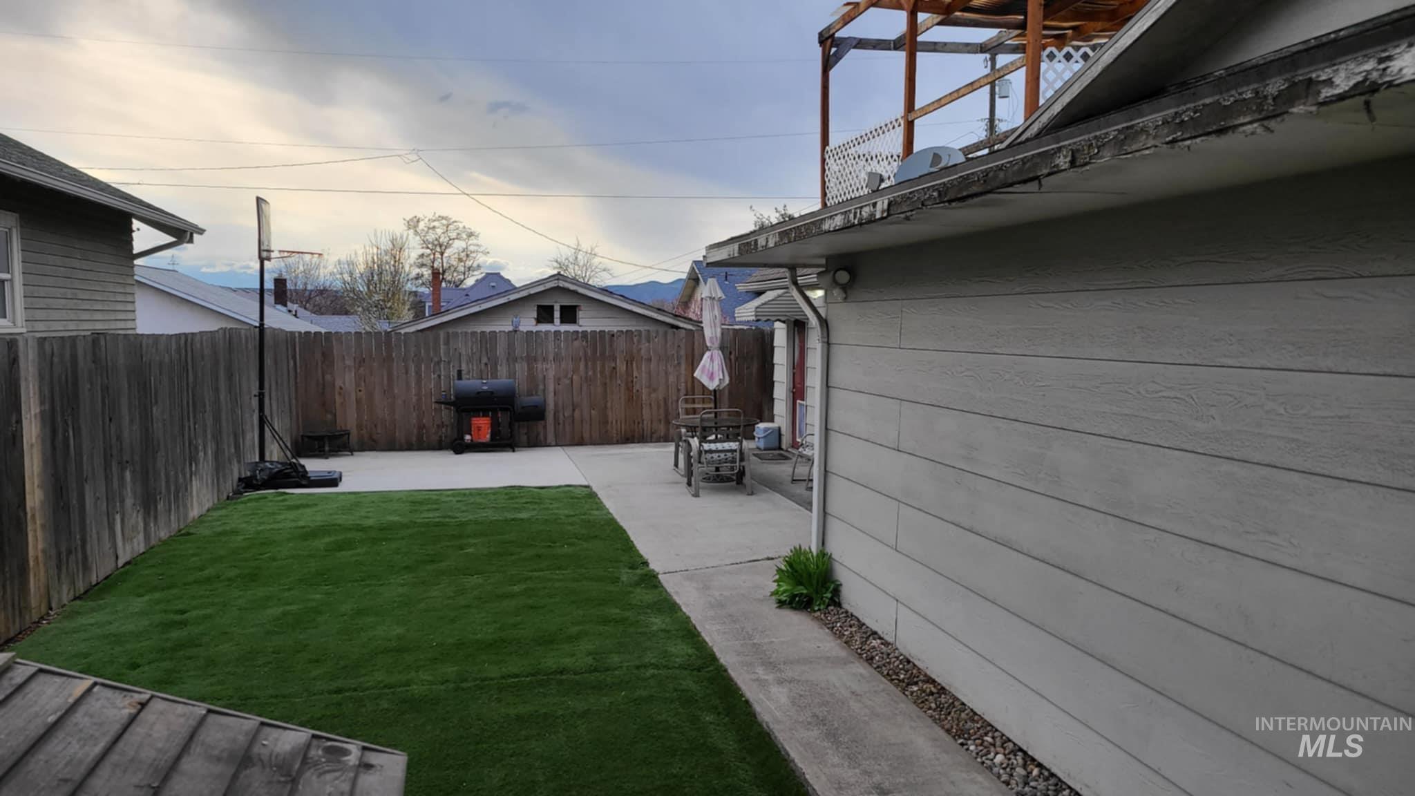 220 5th Ave Property Photo 5