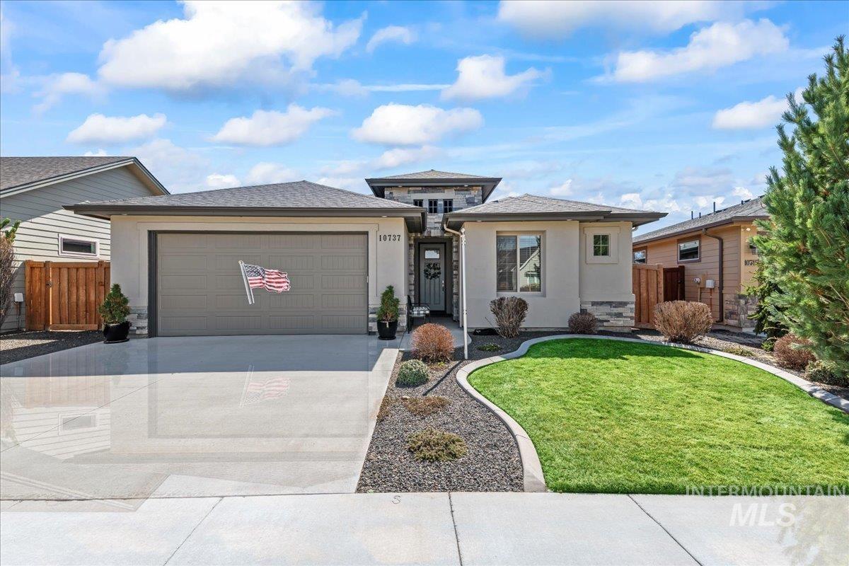 10737 W Mendel St Property Photo