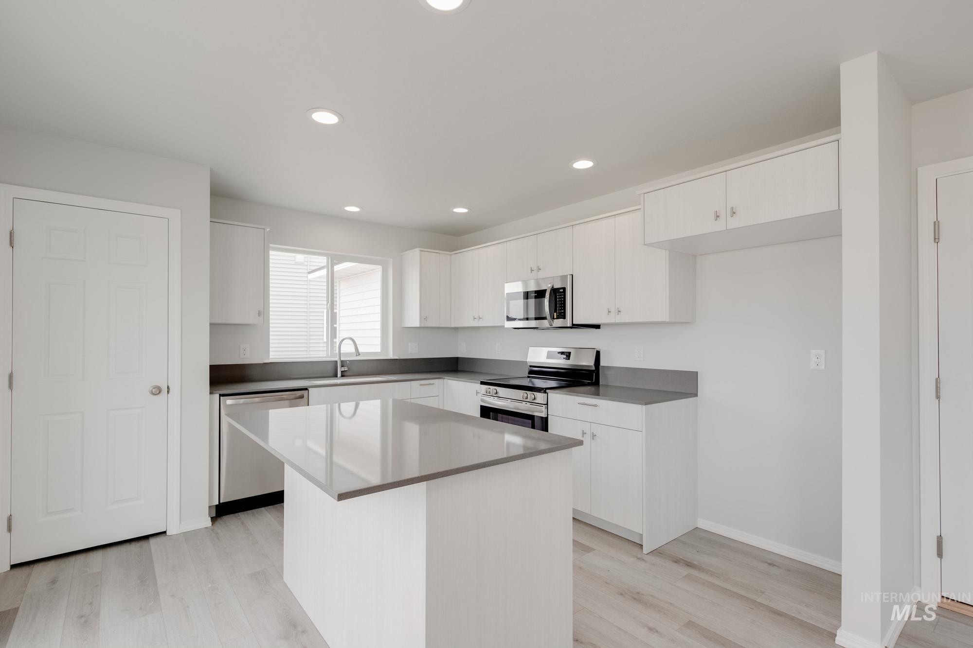 2868 W Taiban Creek Dr Property Photo 4