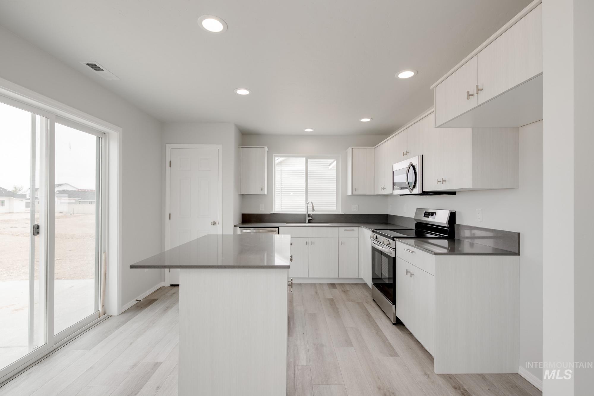 2868 W Taiban Creek Dr Property Photo 5