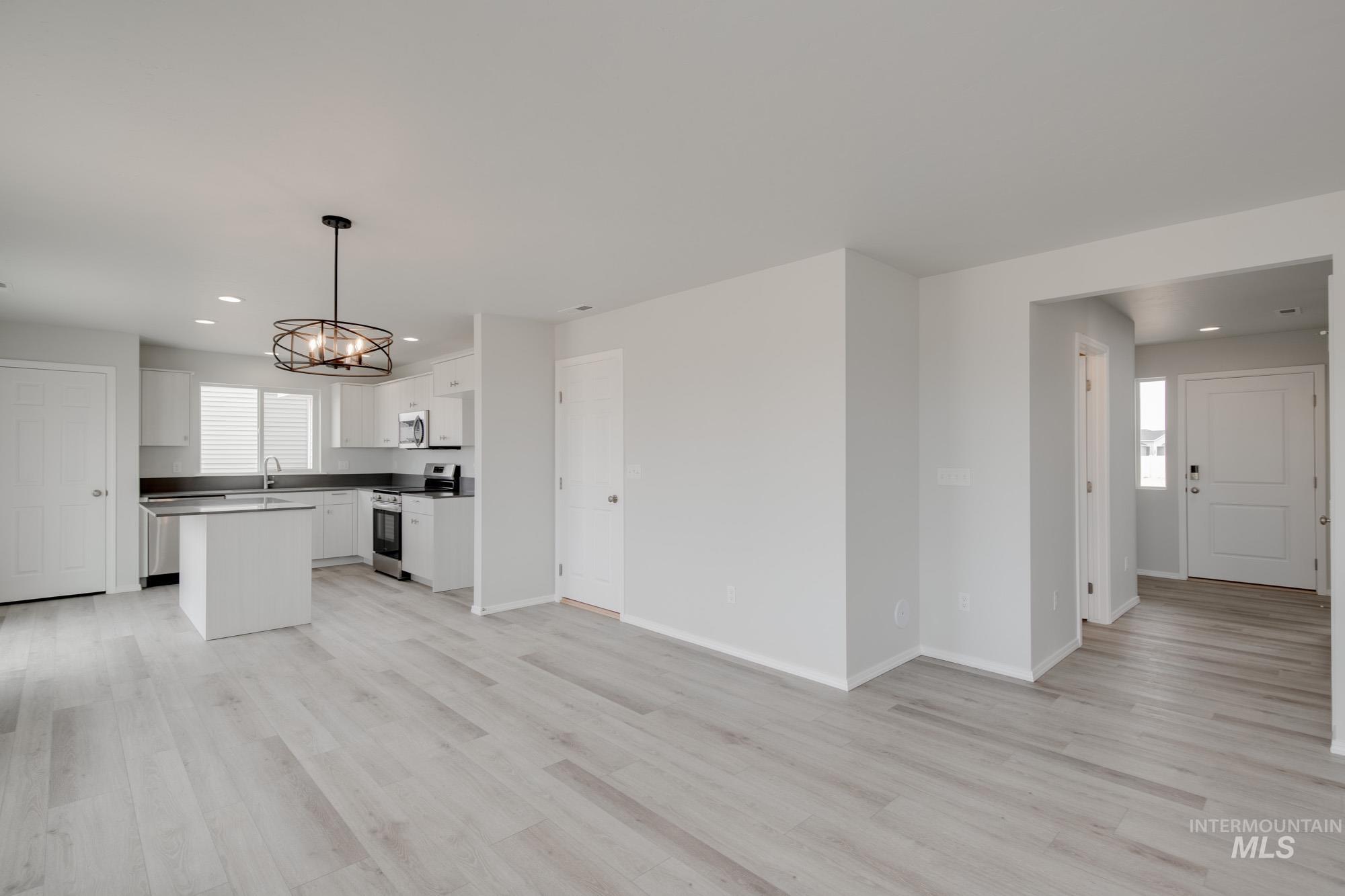 2868 W Taiban Creek Dr Property Photo 8