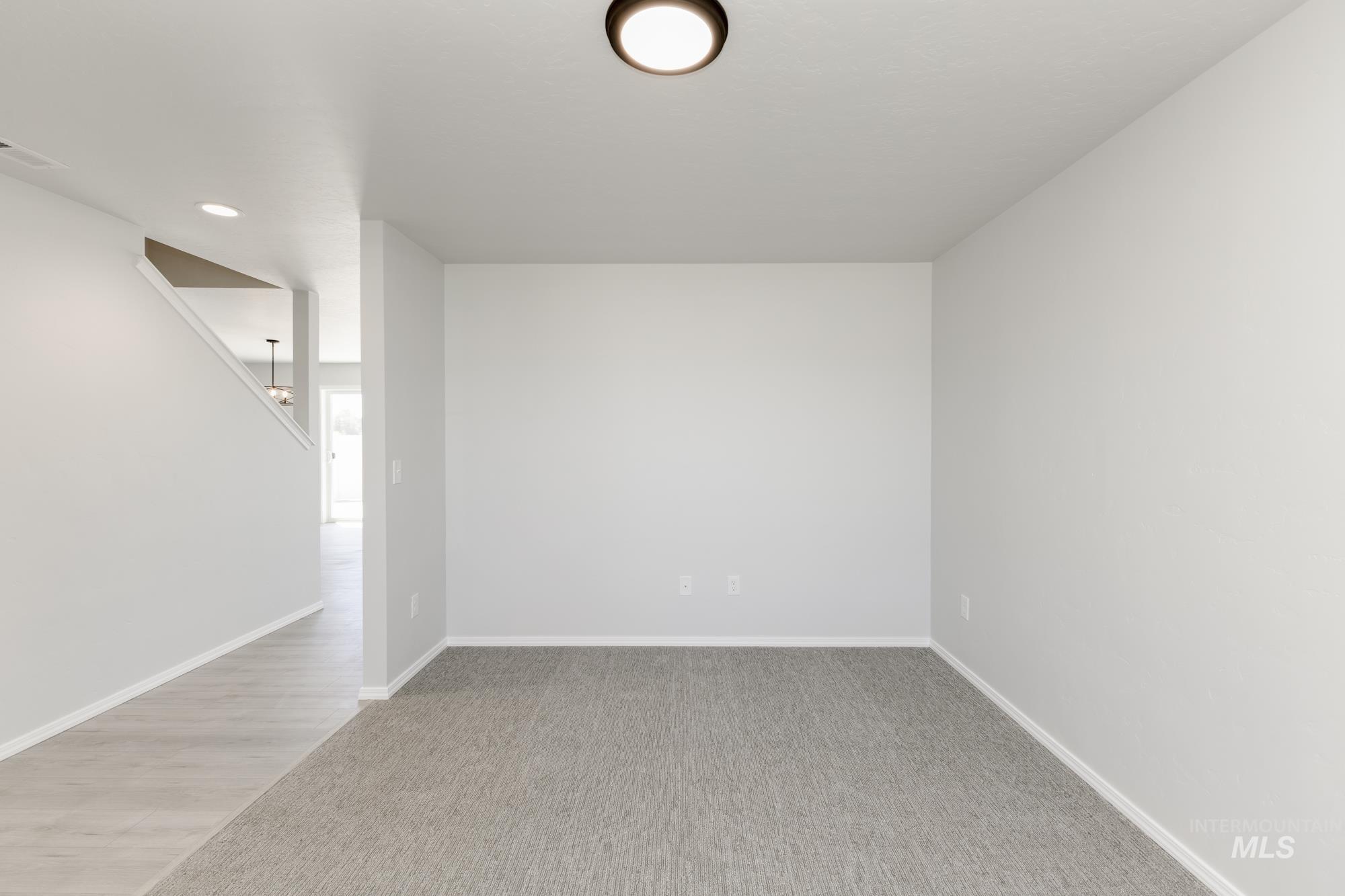 13413 Regrade St Property Photo 9