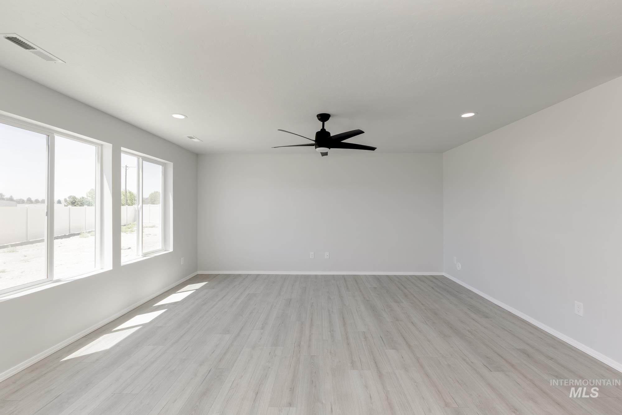 13413 Regrade St Property Photo 11