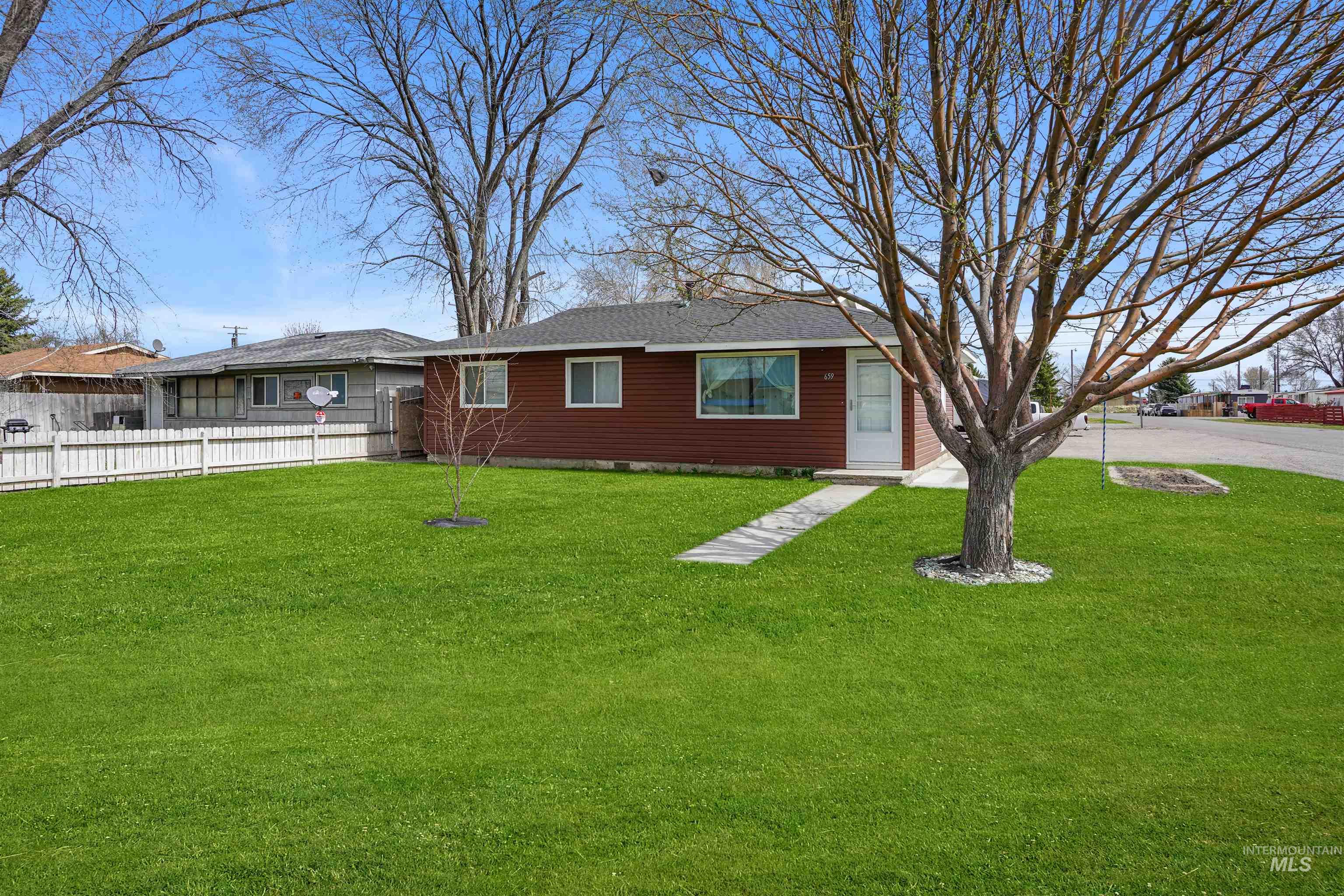 659 Malta Ave Property Photo