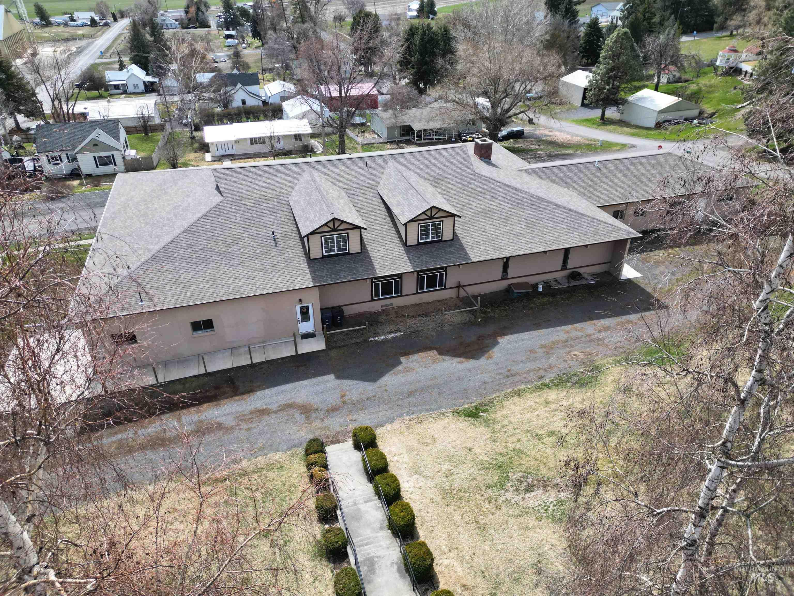 732 W Walnut St Property Photo