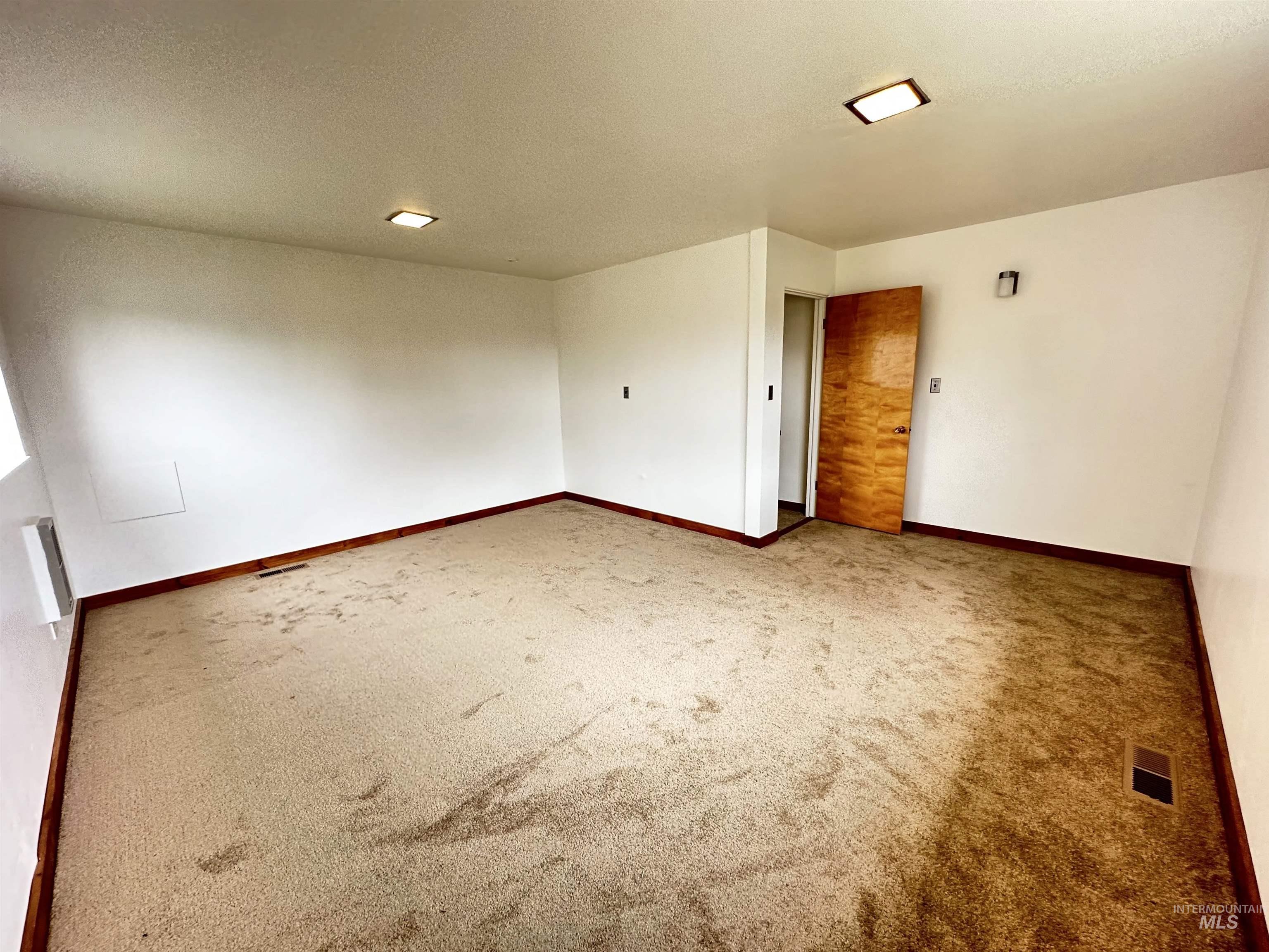 732 W Walnut St Property Photo 14