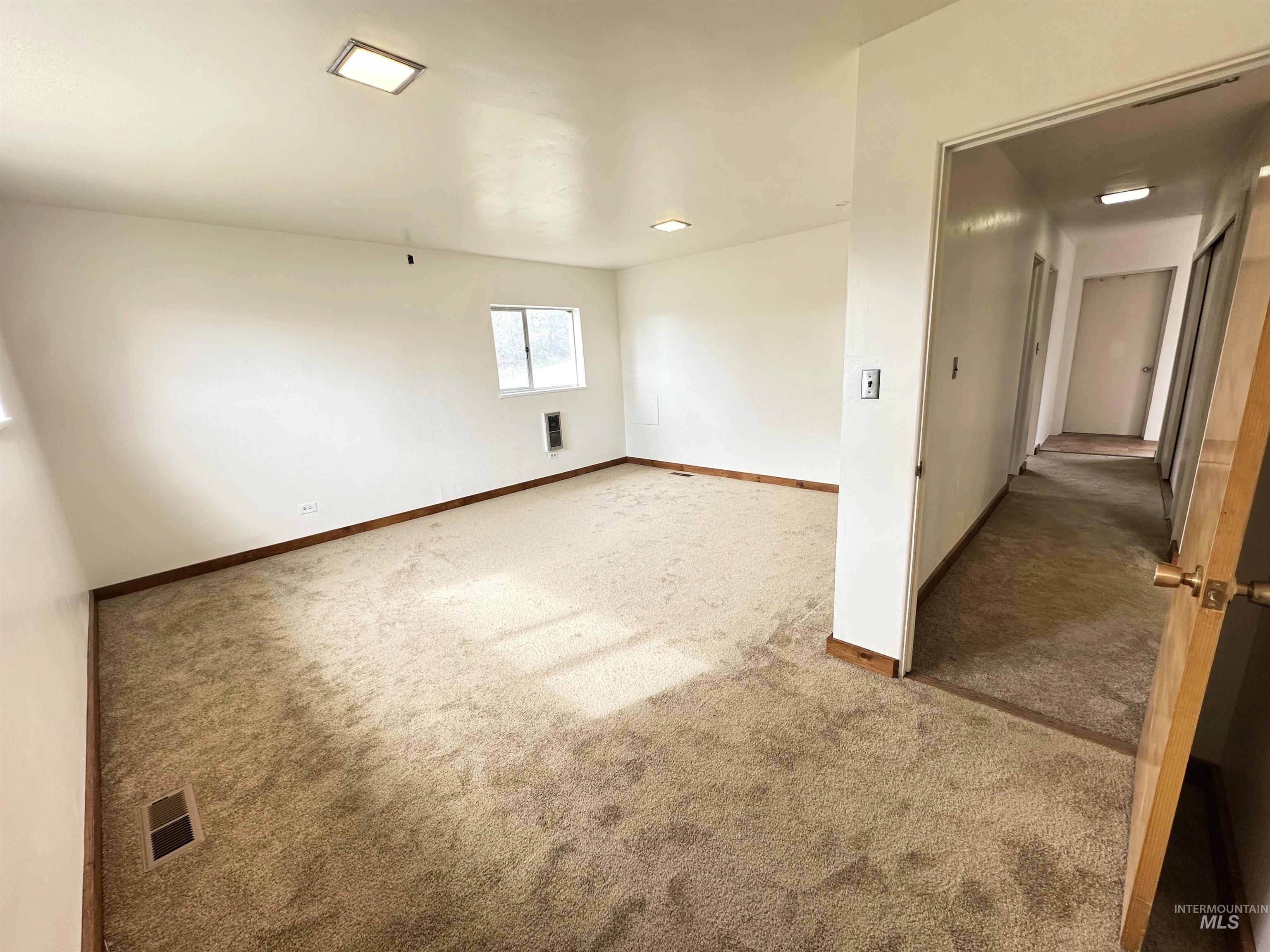 732 W Walnut St Property Photo 15