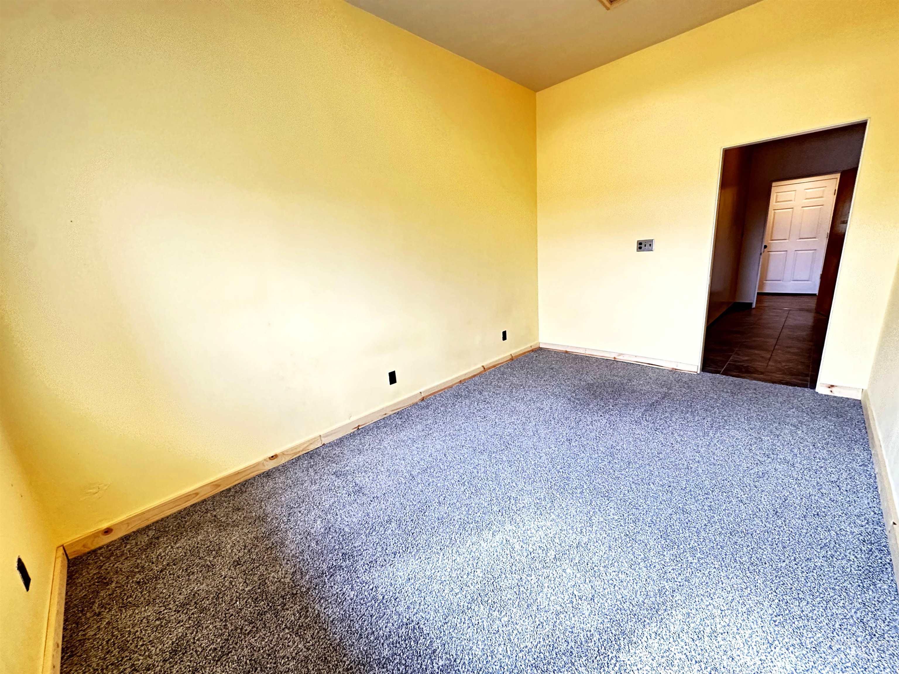 732 W Walnut St Property Photo 28