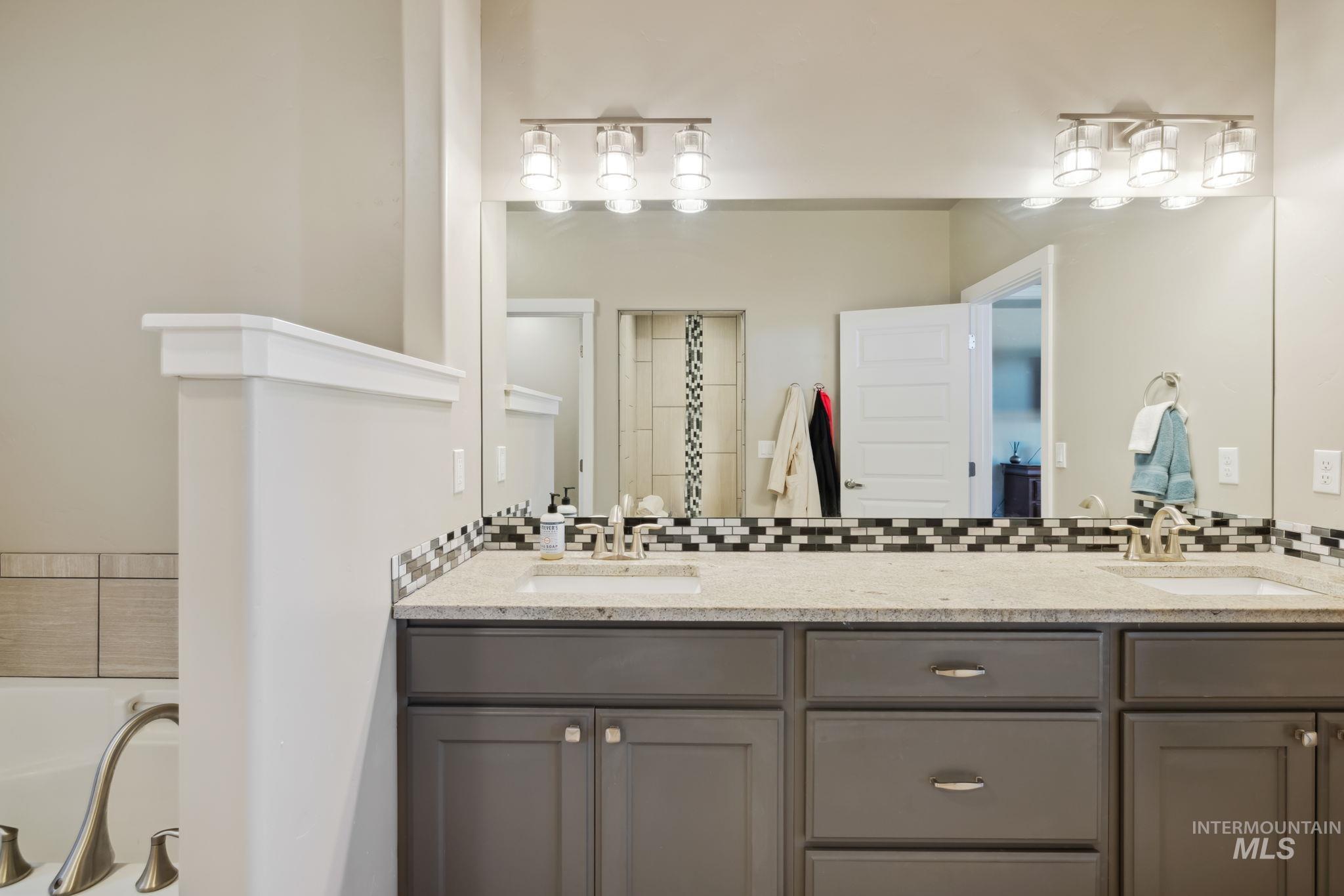 1107 N Racing Water Way Property Photo 28