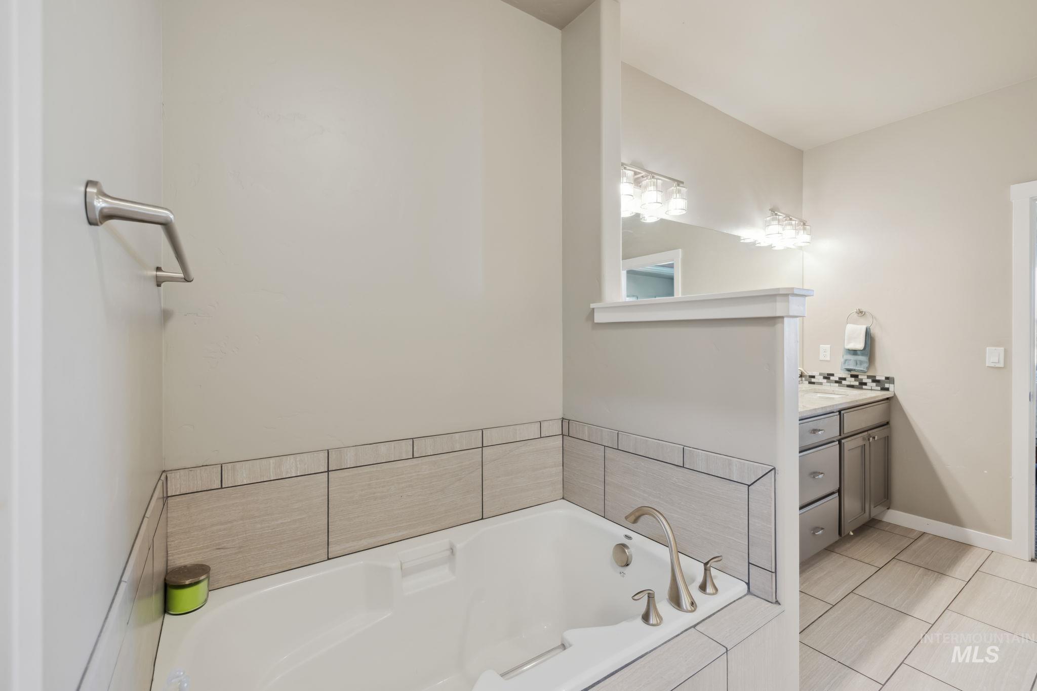 1107 N Racing Water Way Property Photo 32