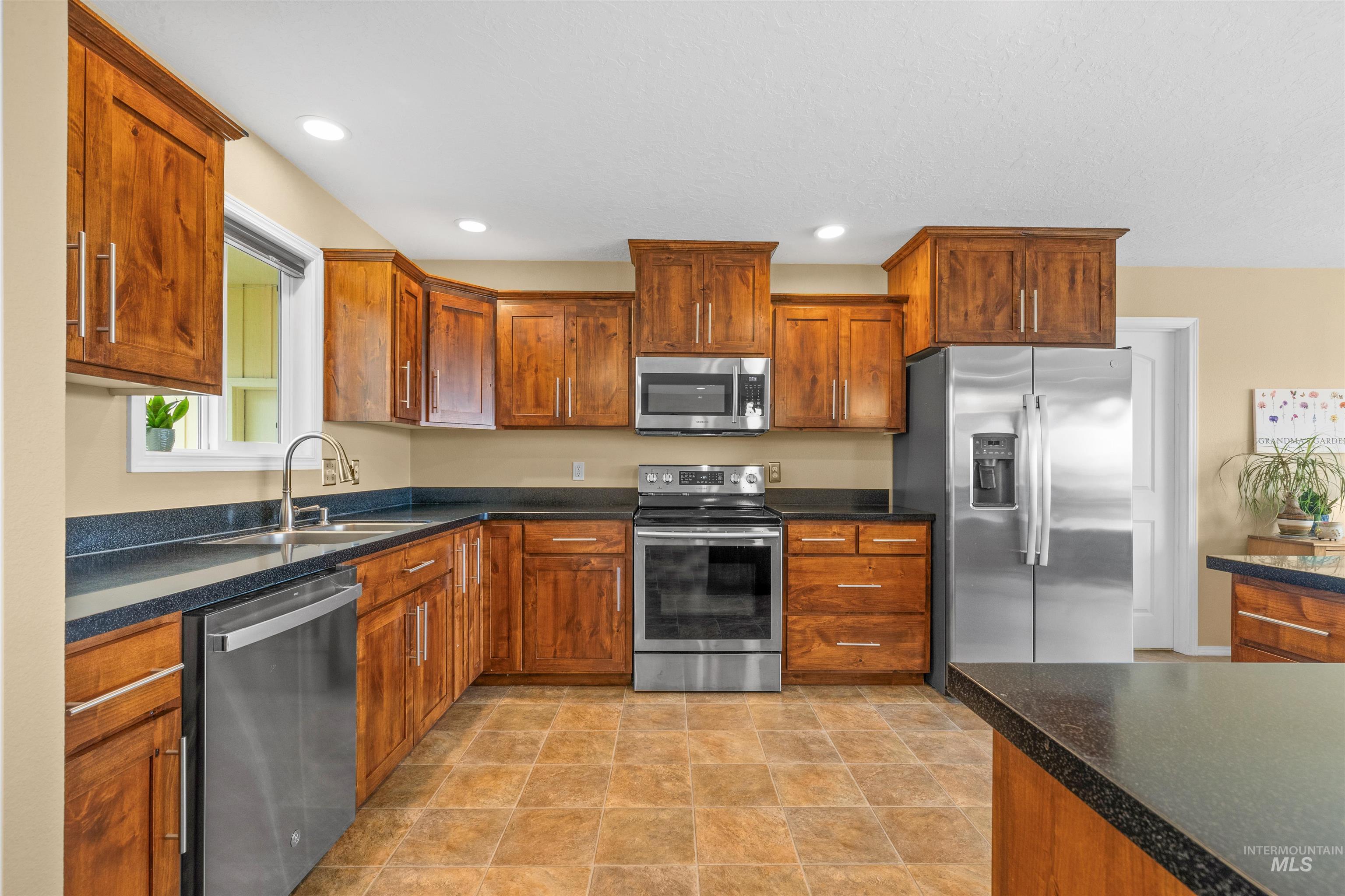 2746 Florence Court Property Photo 5